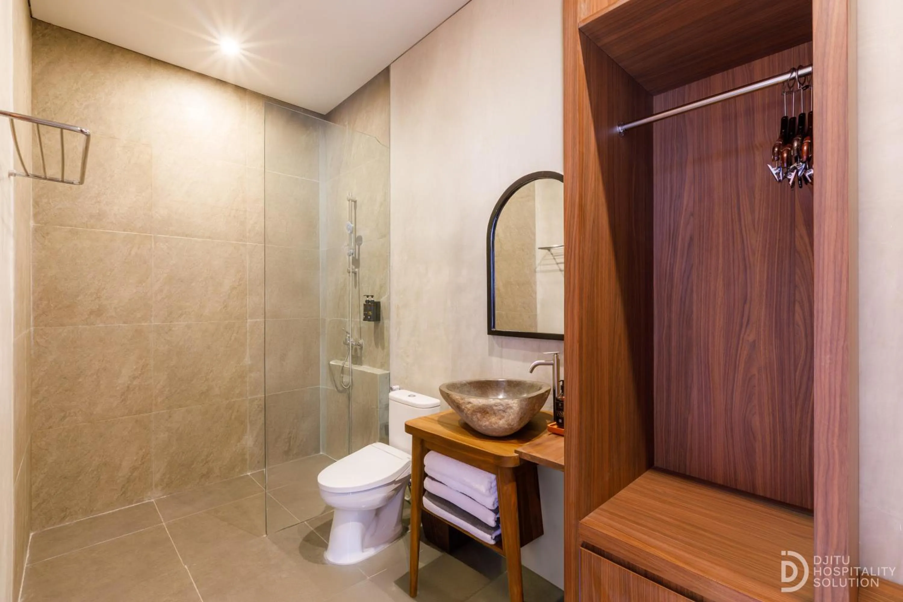 Shower in ME Villa Pererenan