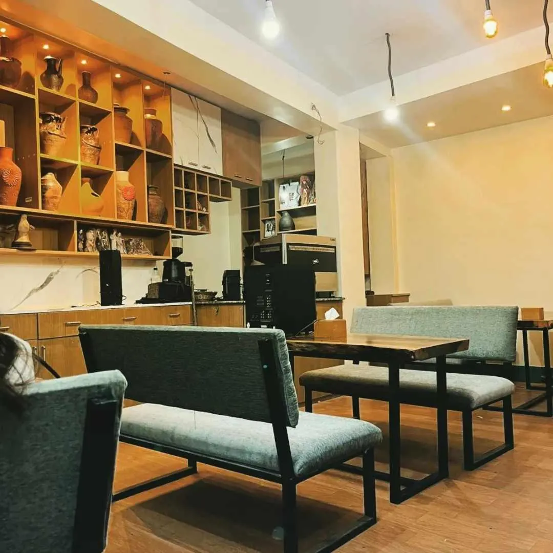 Restaurant/places to eat in Cosy Hotel