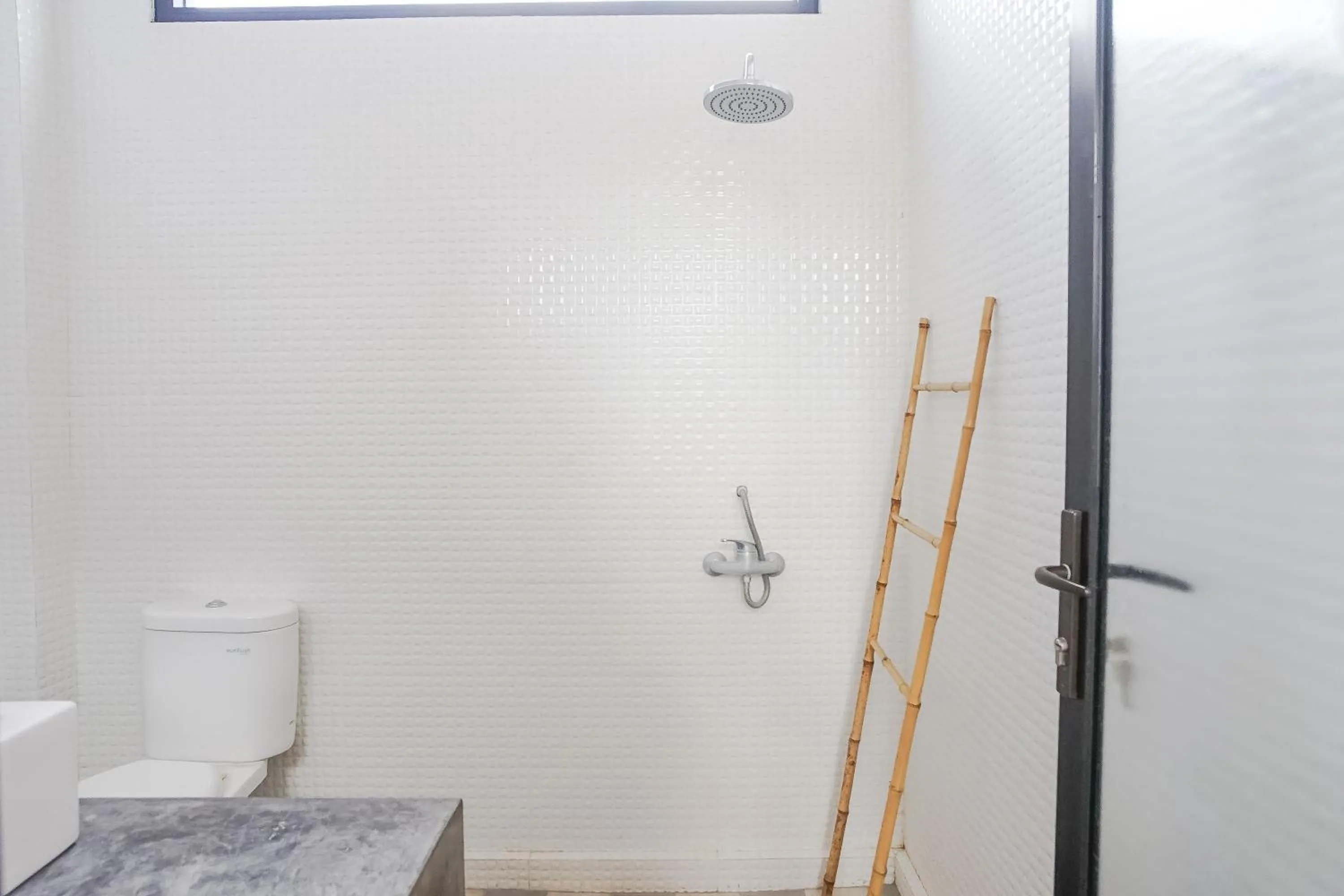 Bathroom in Margarita Apartment and Coworking Canggu