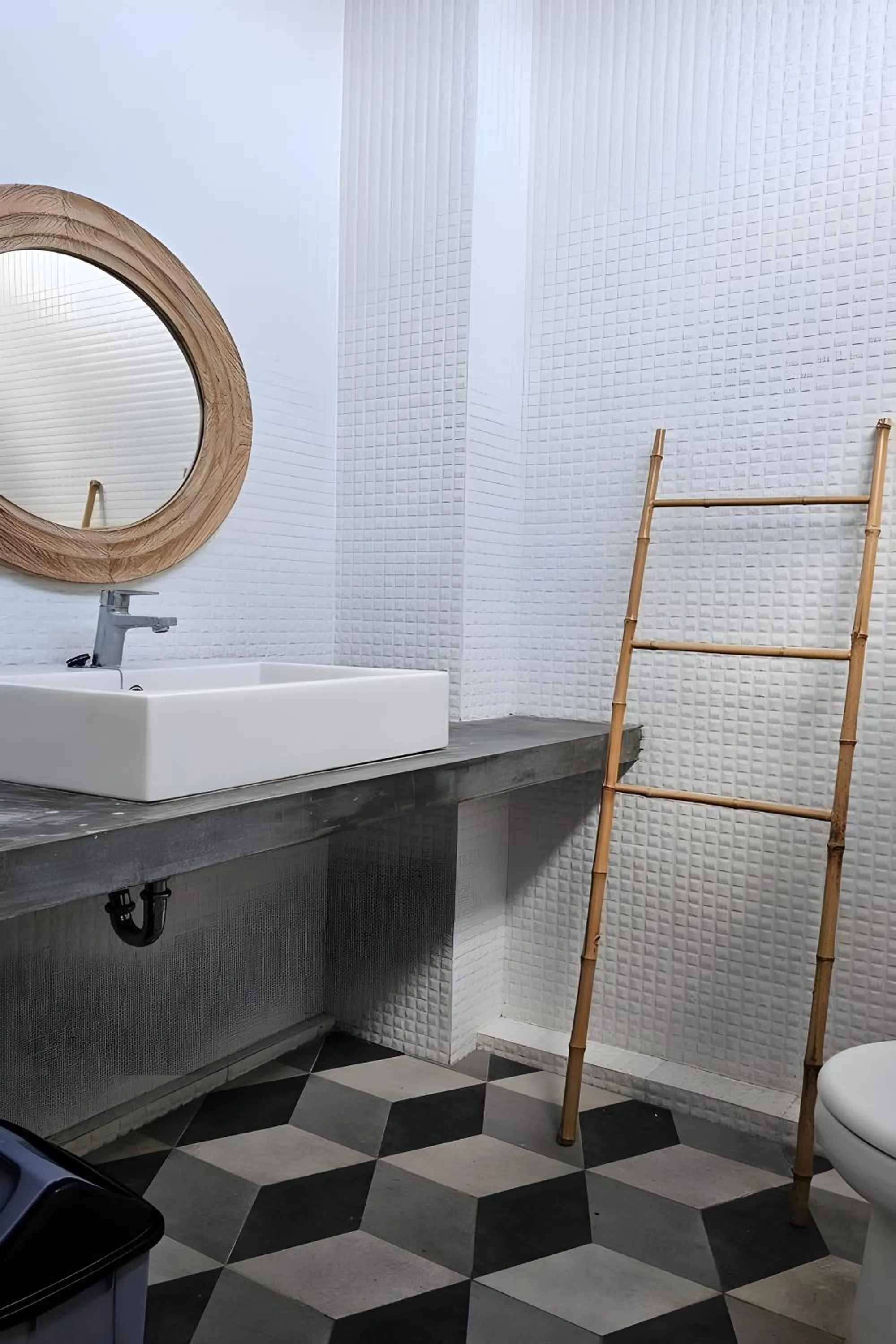 Shower in Margarita Apartment and Coworking Canggu