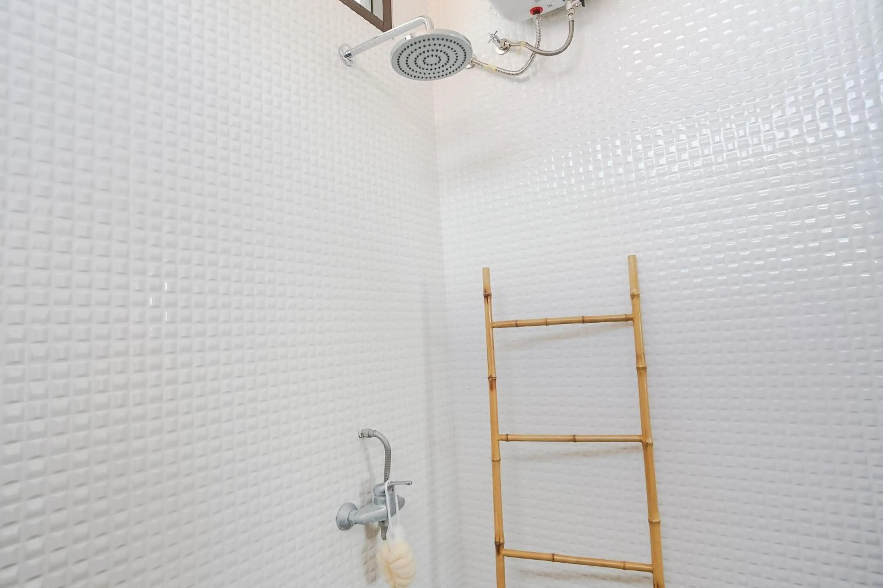 Bathroom in Margarita Apartment and Coworking Canggu