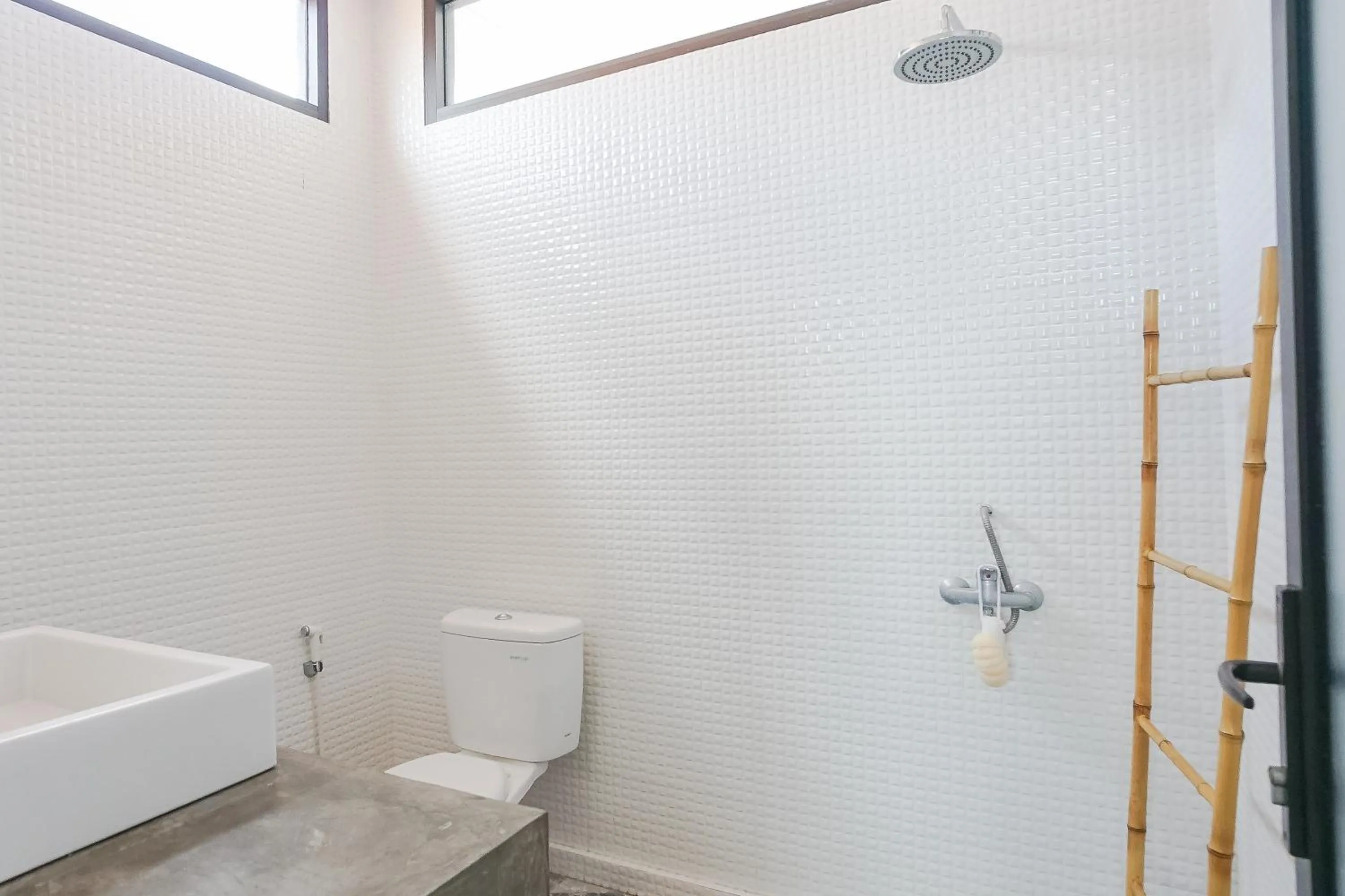 Bathroom in Margarita Apartment and Coworking Canggu