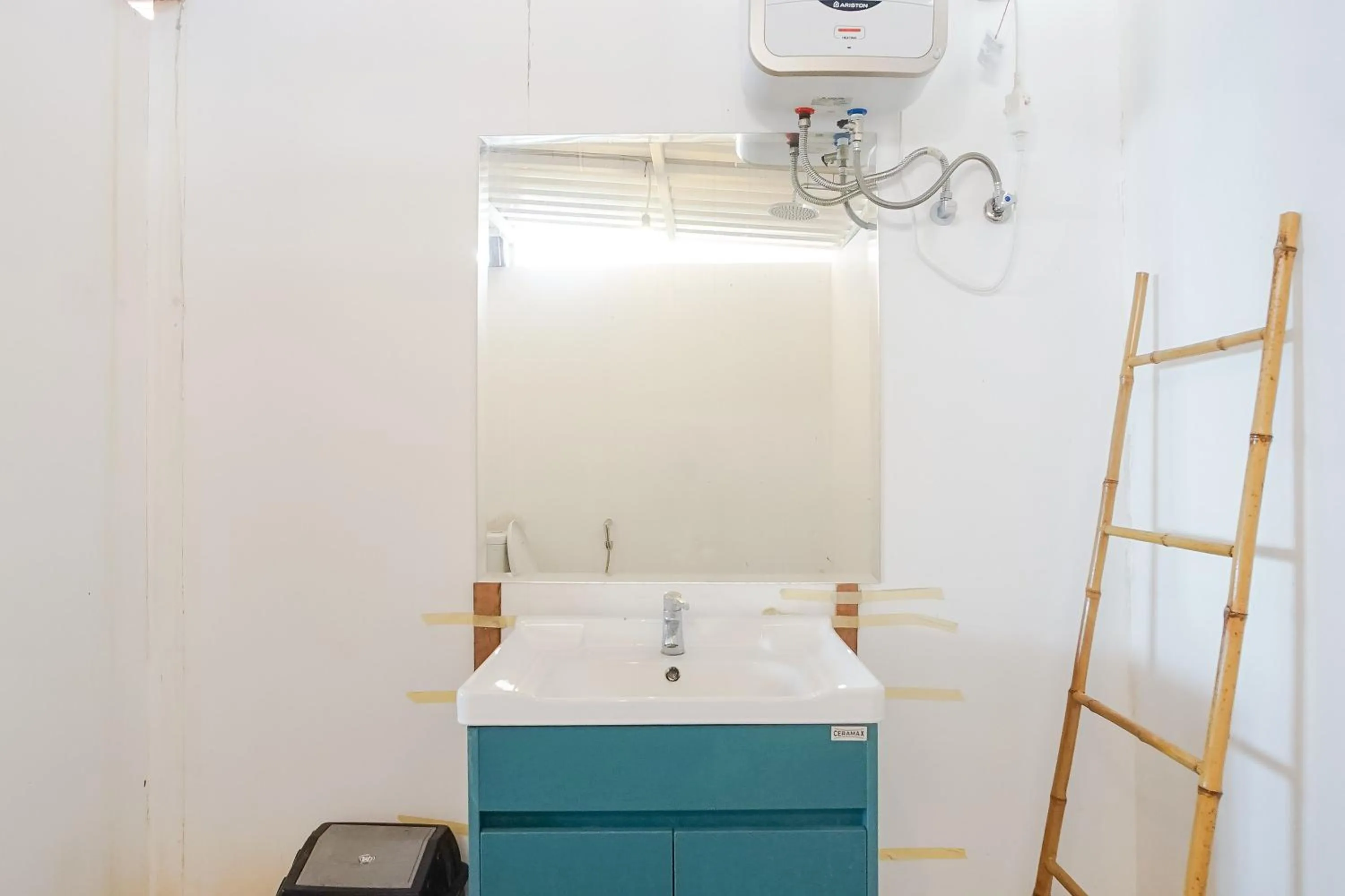 Bathroom in Margarita Apartment and Coworking Canggu