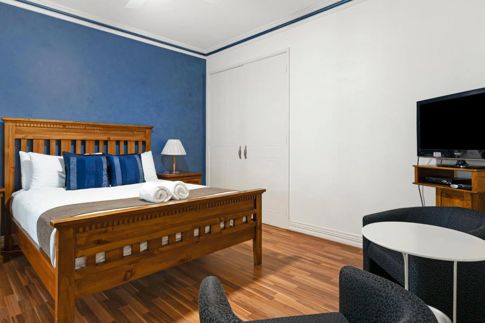 Bed in Inn The Tuarts Guest Lodge