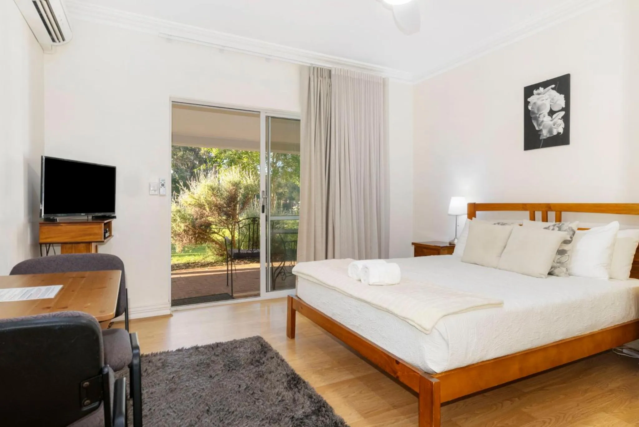 Bed in Inn The Tuarts Guest Lodge