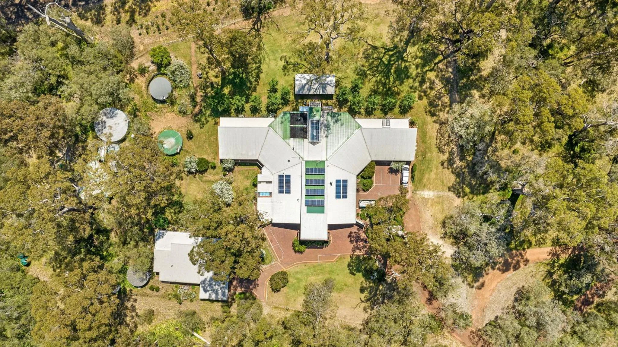 Inn The Tuarts Guest Lodge