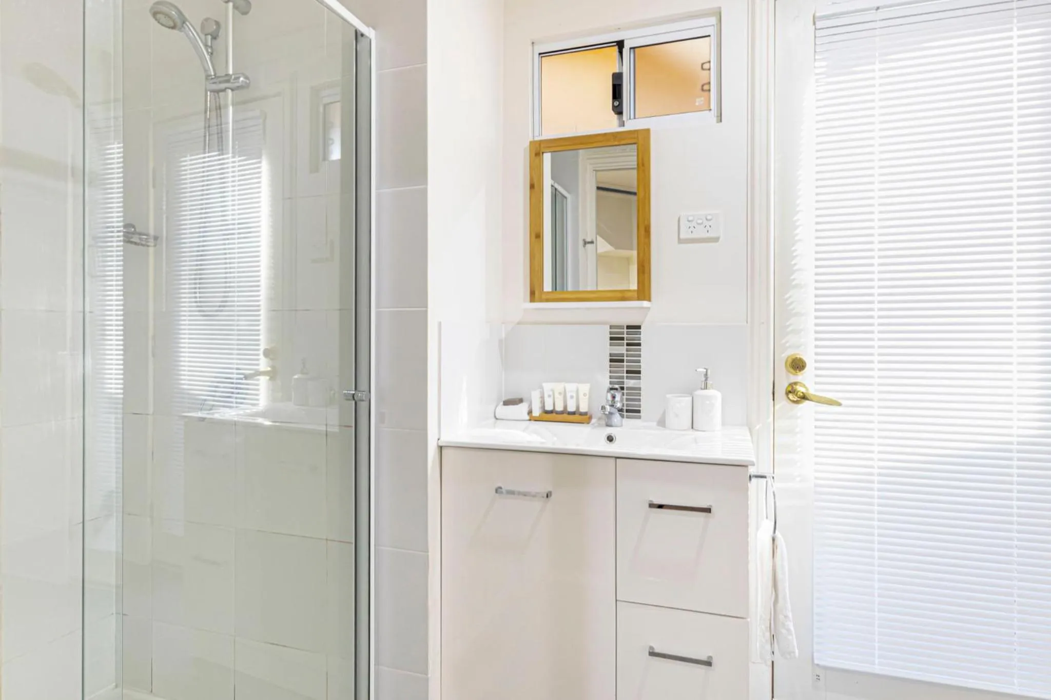 Inn The Tuarts Guest Lodge