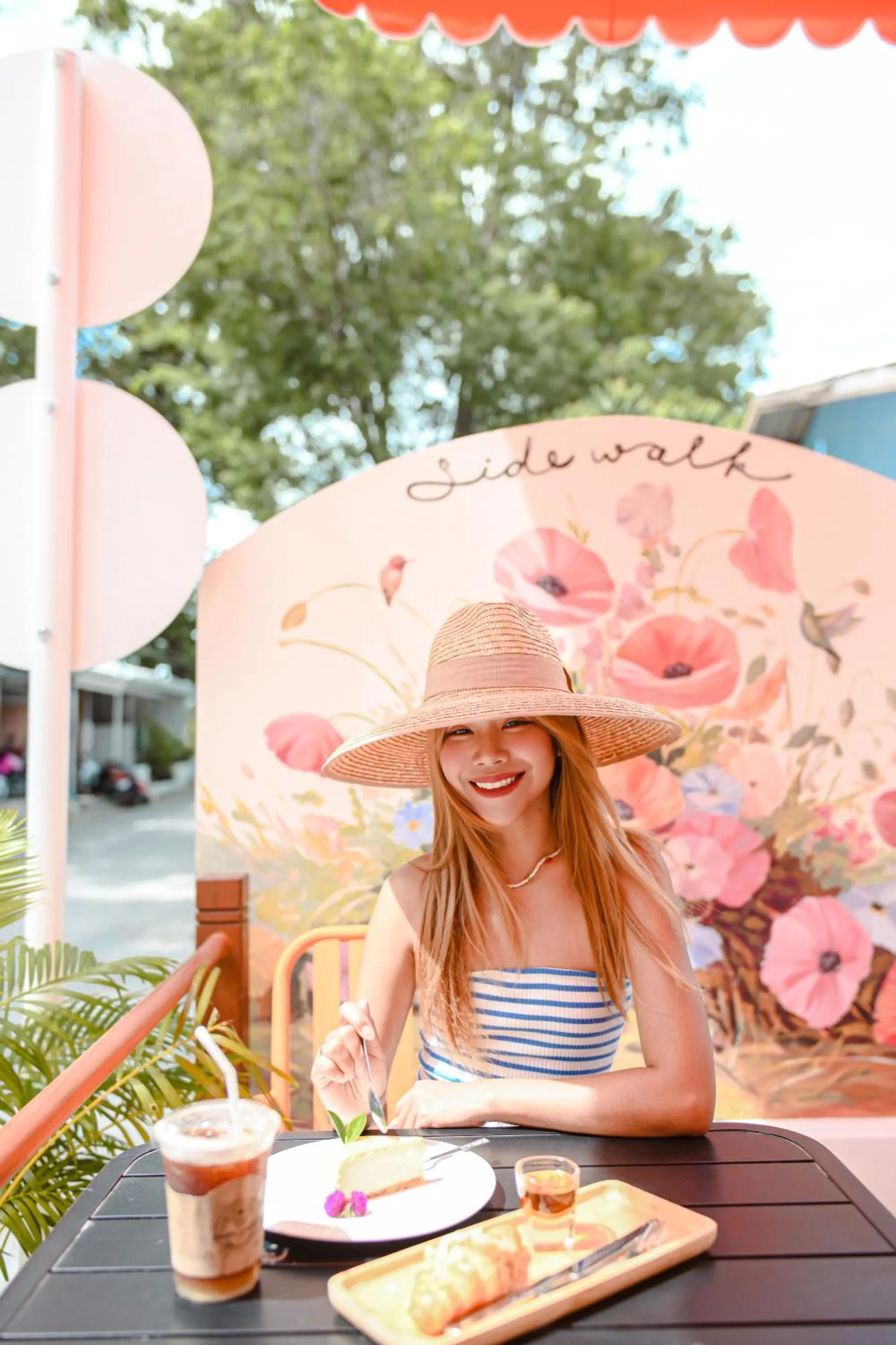 Food and drinks in Sidewalk Boutique Hotel