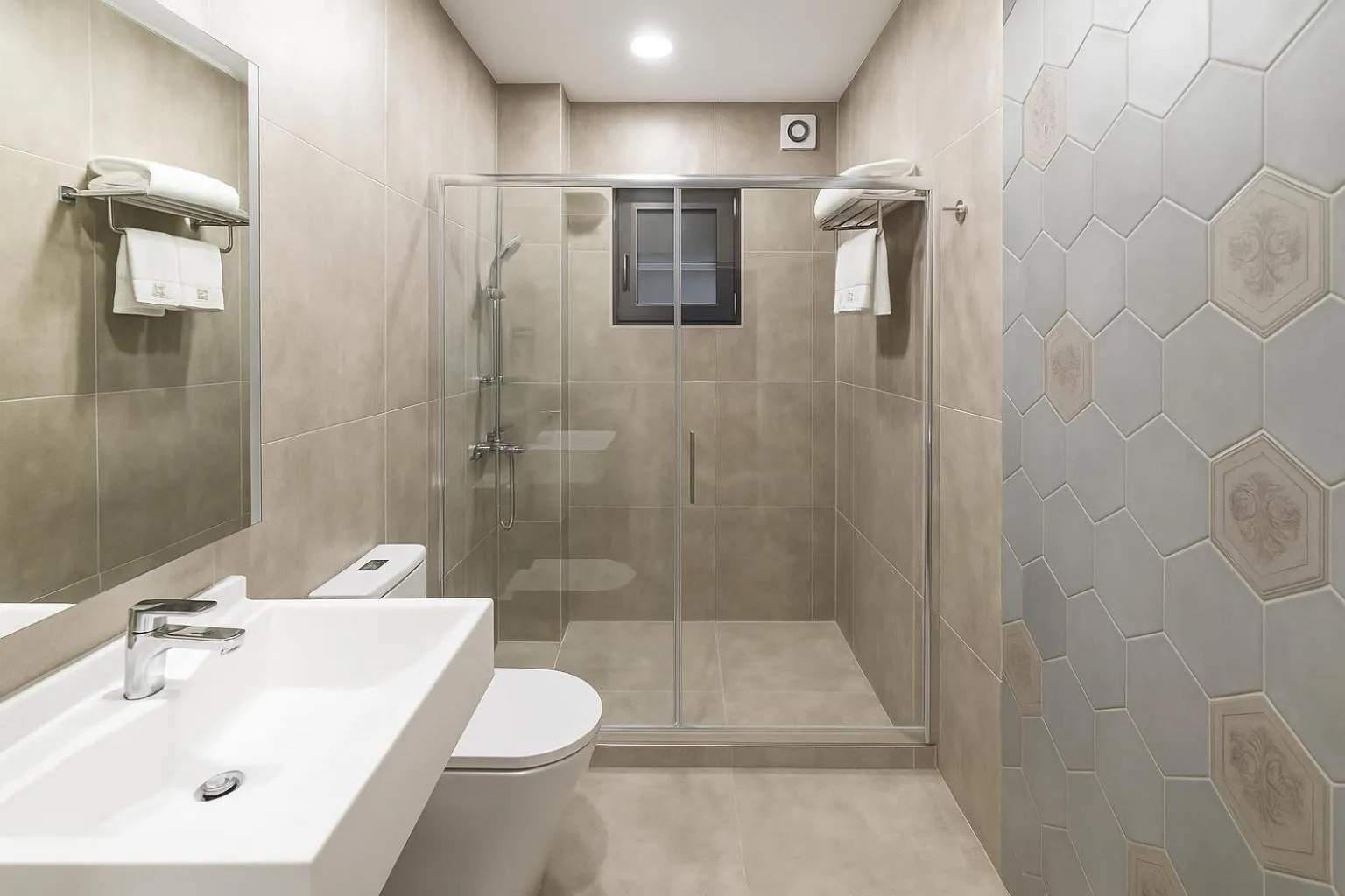 Shower in Tauke Khan Plaza