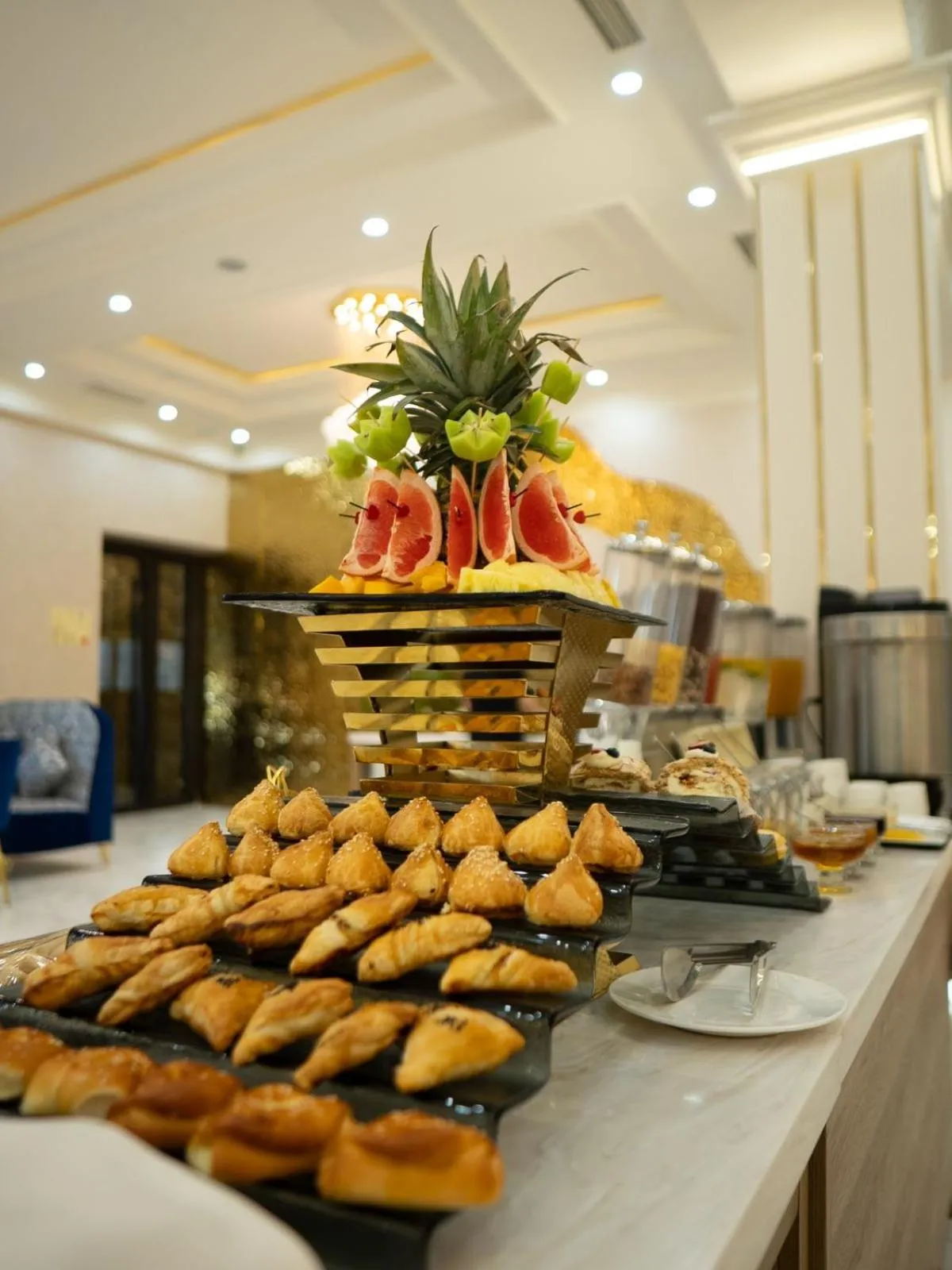 Restaurant/places to eat in Tauke Khan Plaza