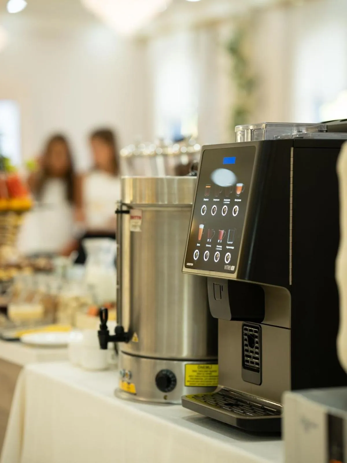 Restaurant/places to eat in Tauke Khan Plaza