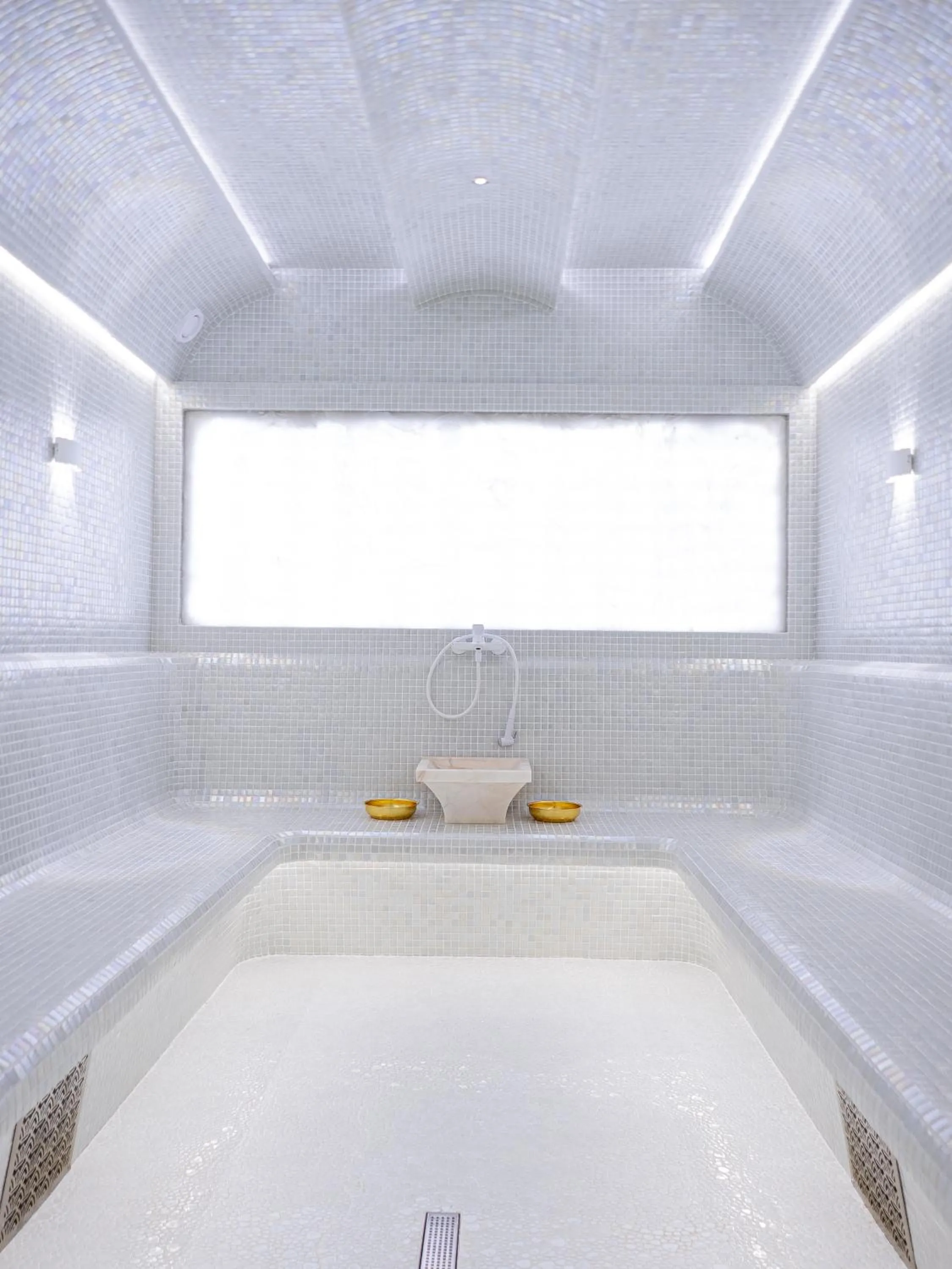 Spa and wellness centre/facilities in Tauke Khan Plaza