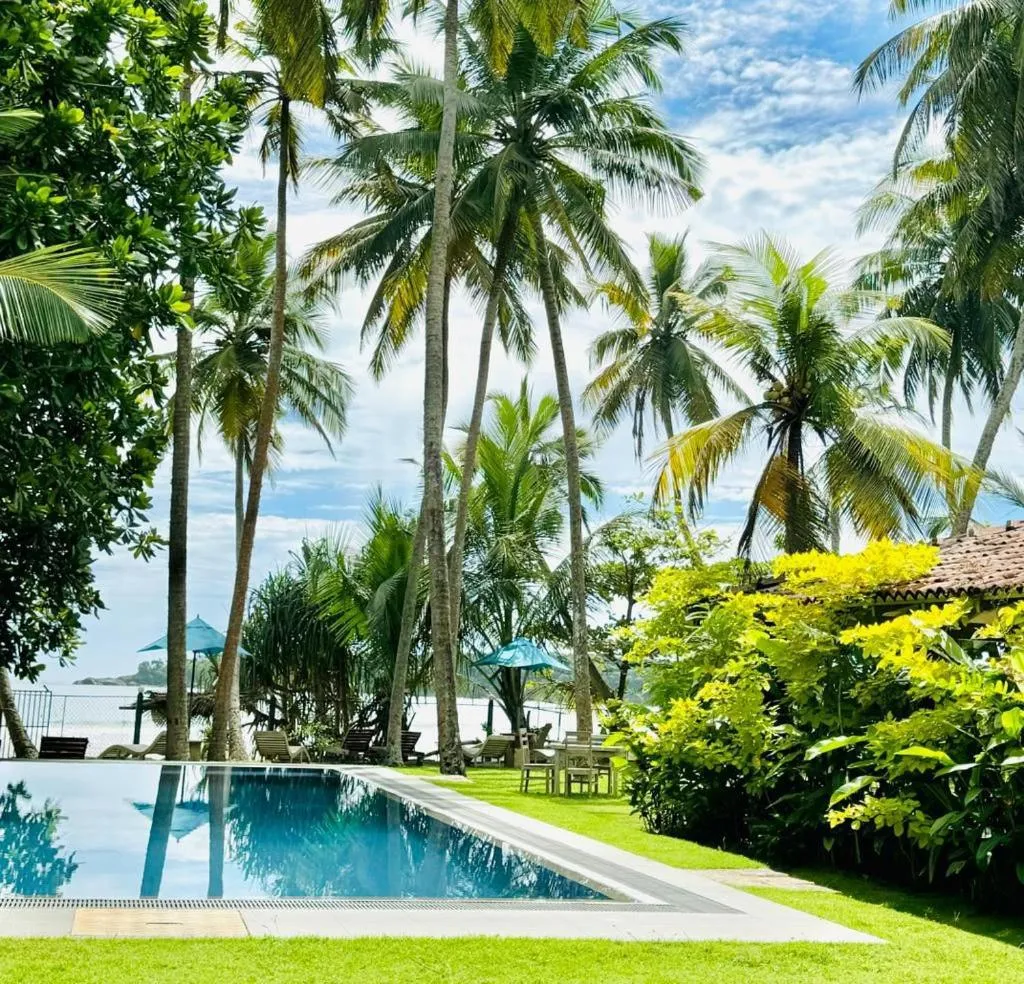 Swimming pool in Esperanza Beach Mawella
