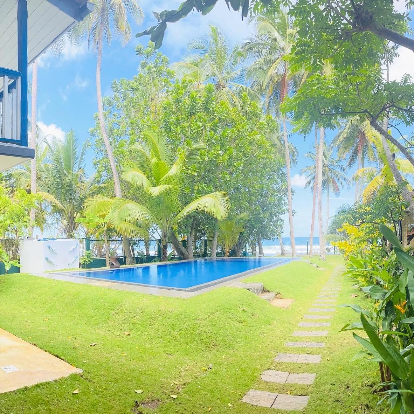 Swimming pool in Esperanza Beach Mawella