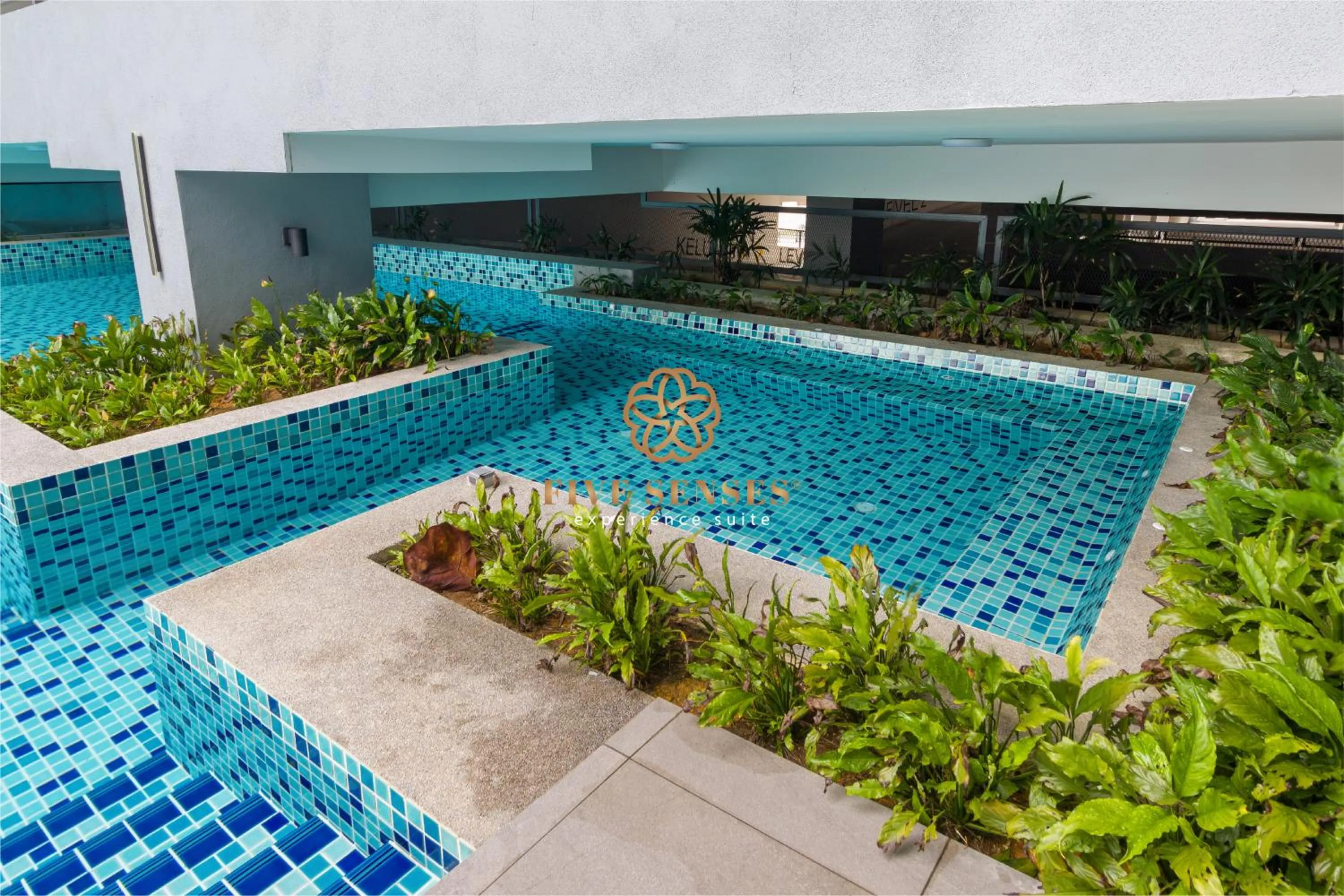 Swimming pool in Neu Suites Residence Kuala Lumpur, Roam