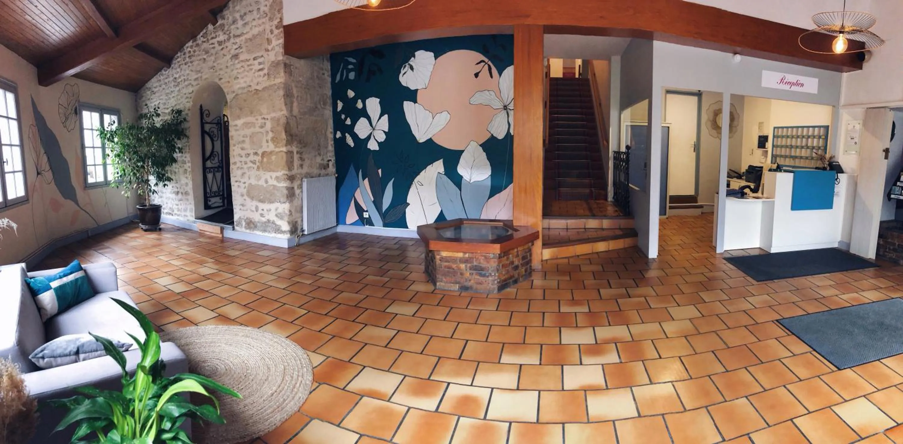 Lobby or reception in Hôtel Le Cheval Blanc