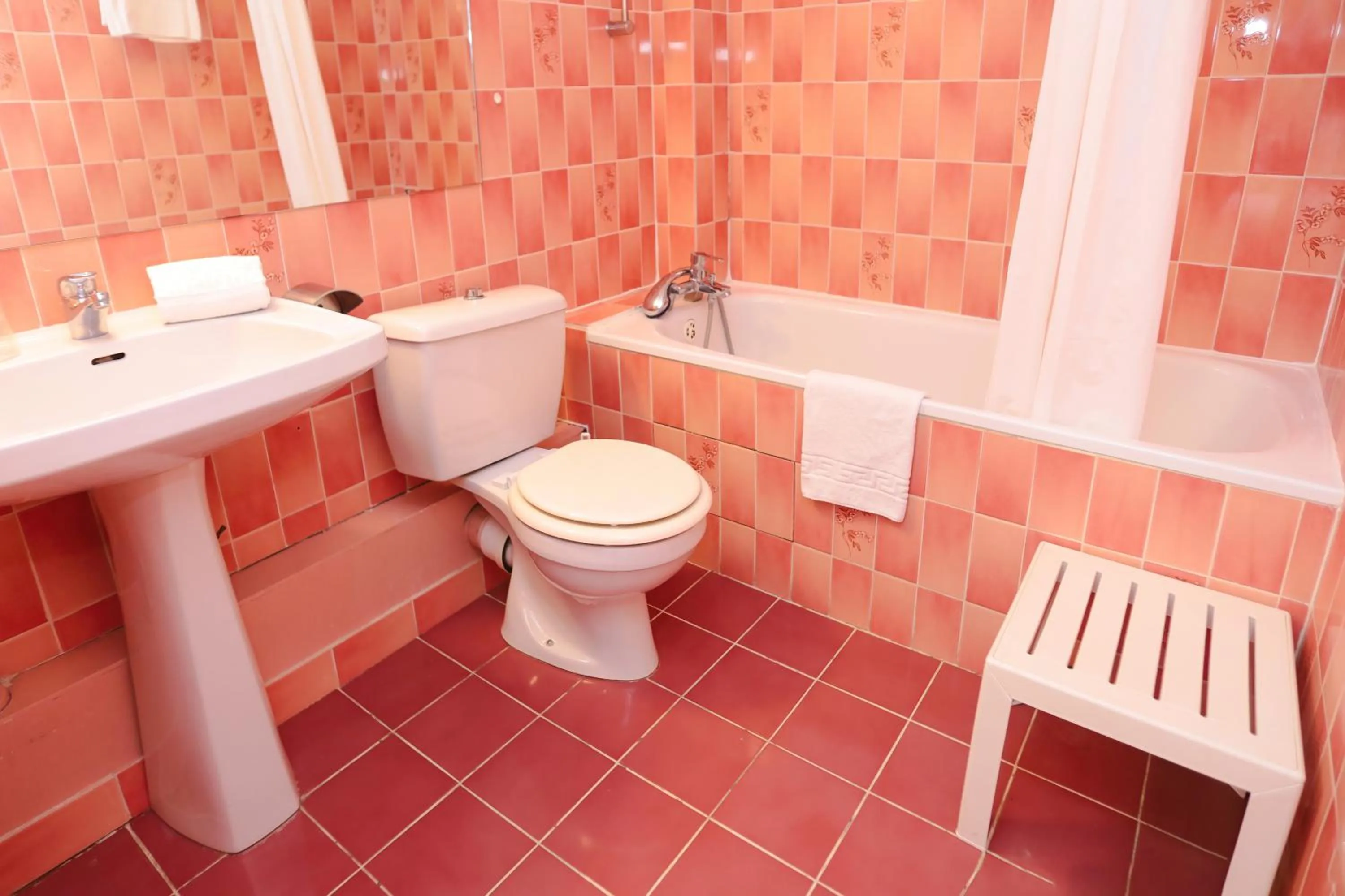 Bathroom in Hôtel Le Cheval Blanc