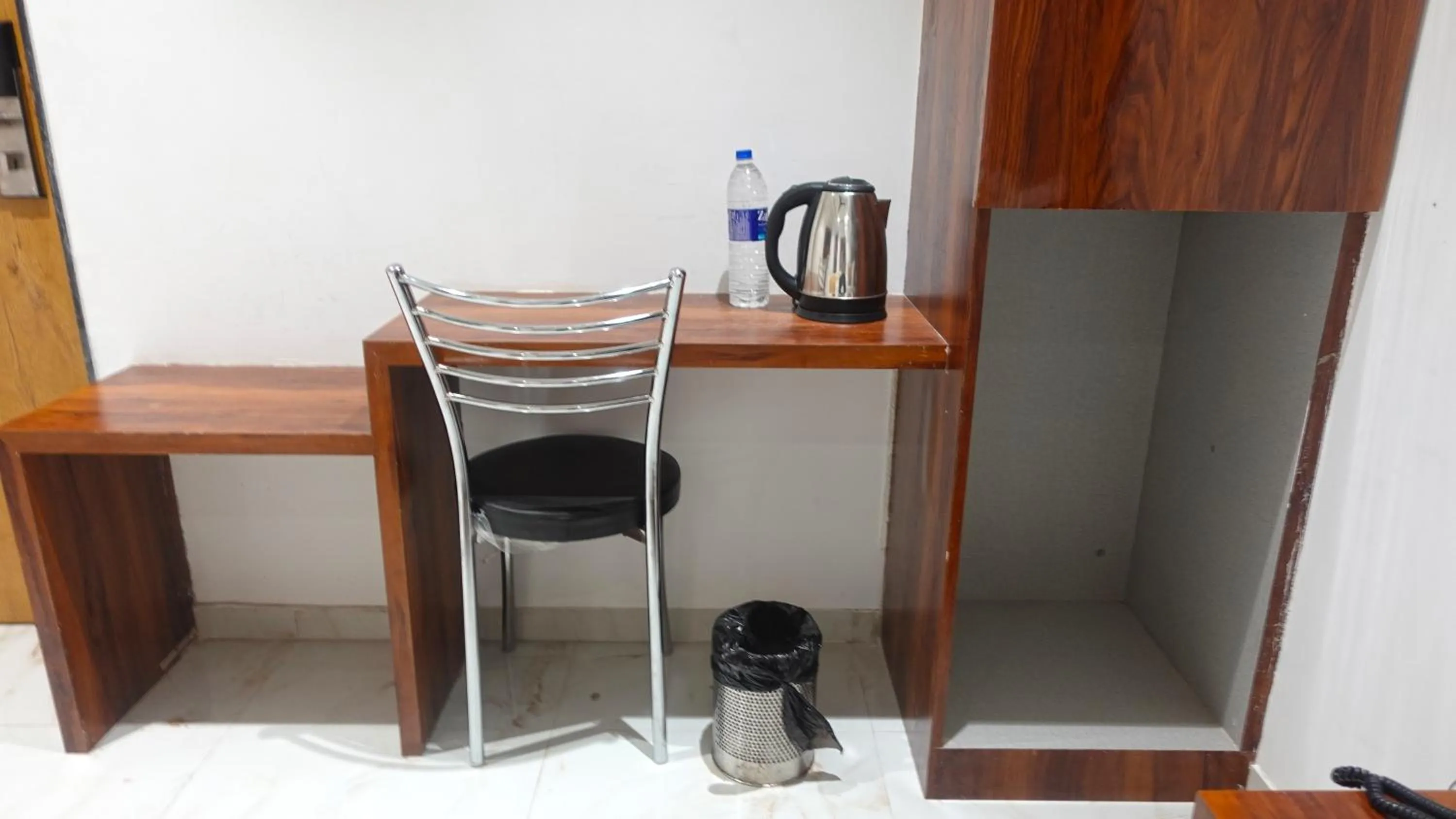 hair dresser in Hotel Palms Residency, Chembur Mumbai