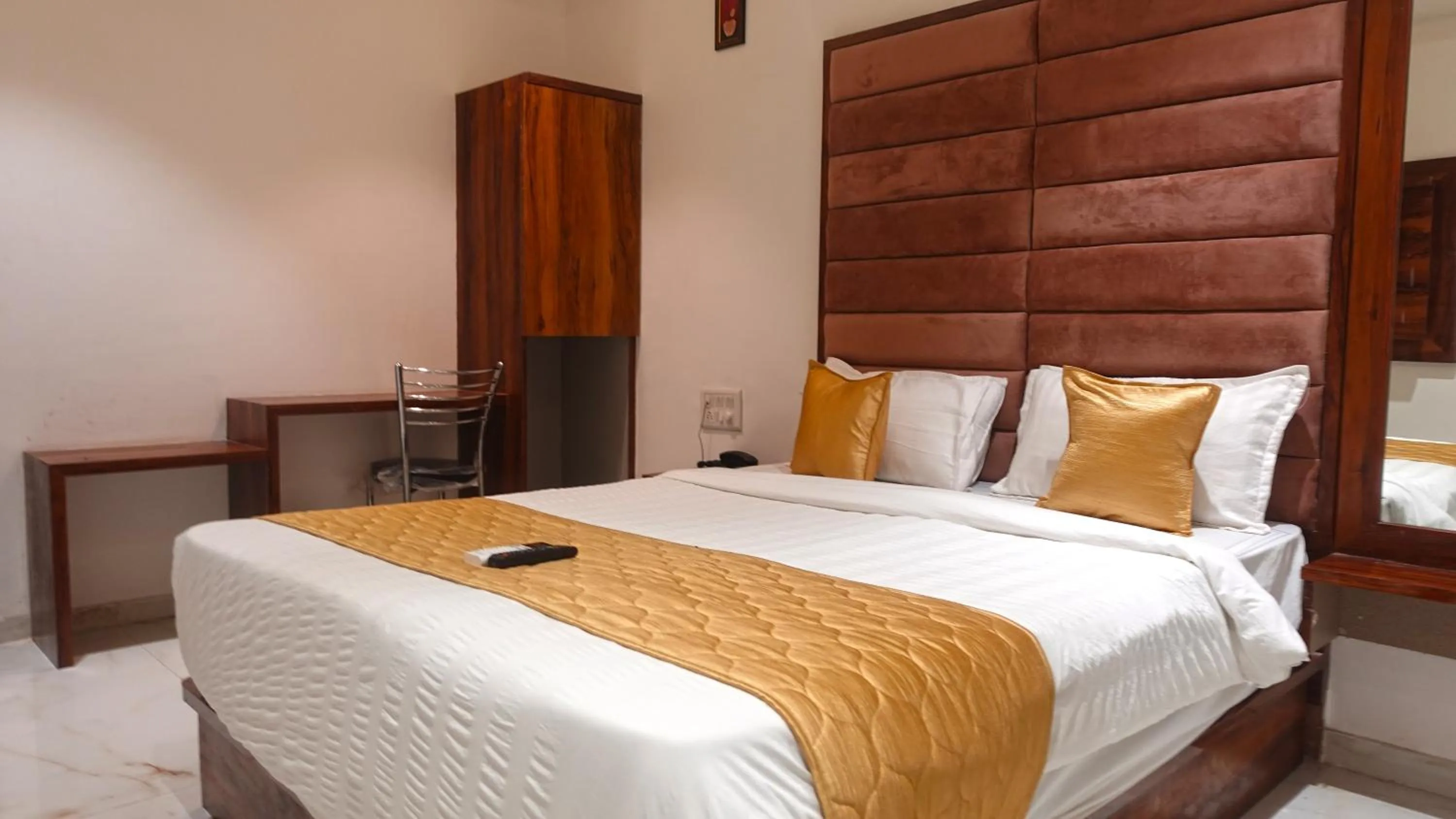Photo of the whole room, Bed in Hotel Palms Residency, Chembur Mumbai