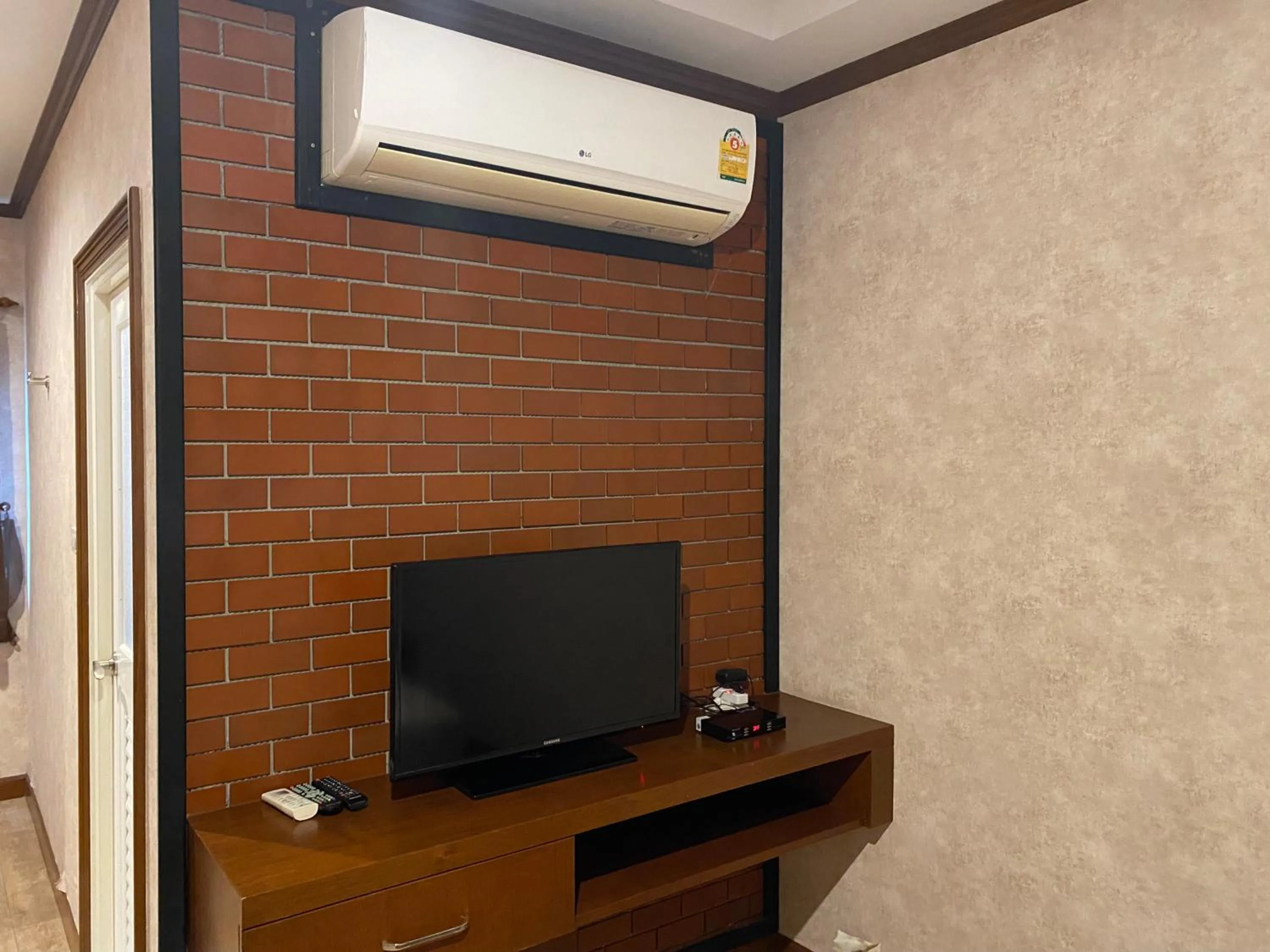 air conditioner in RoomQuest Chonburi Laem Chabang