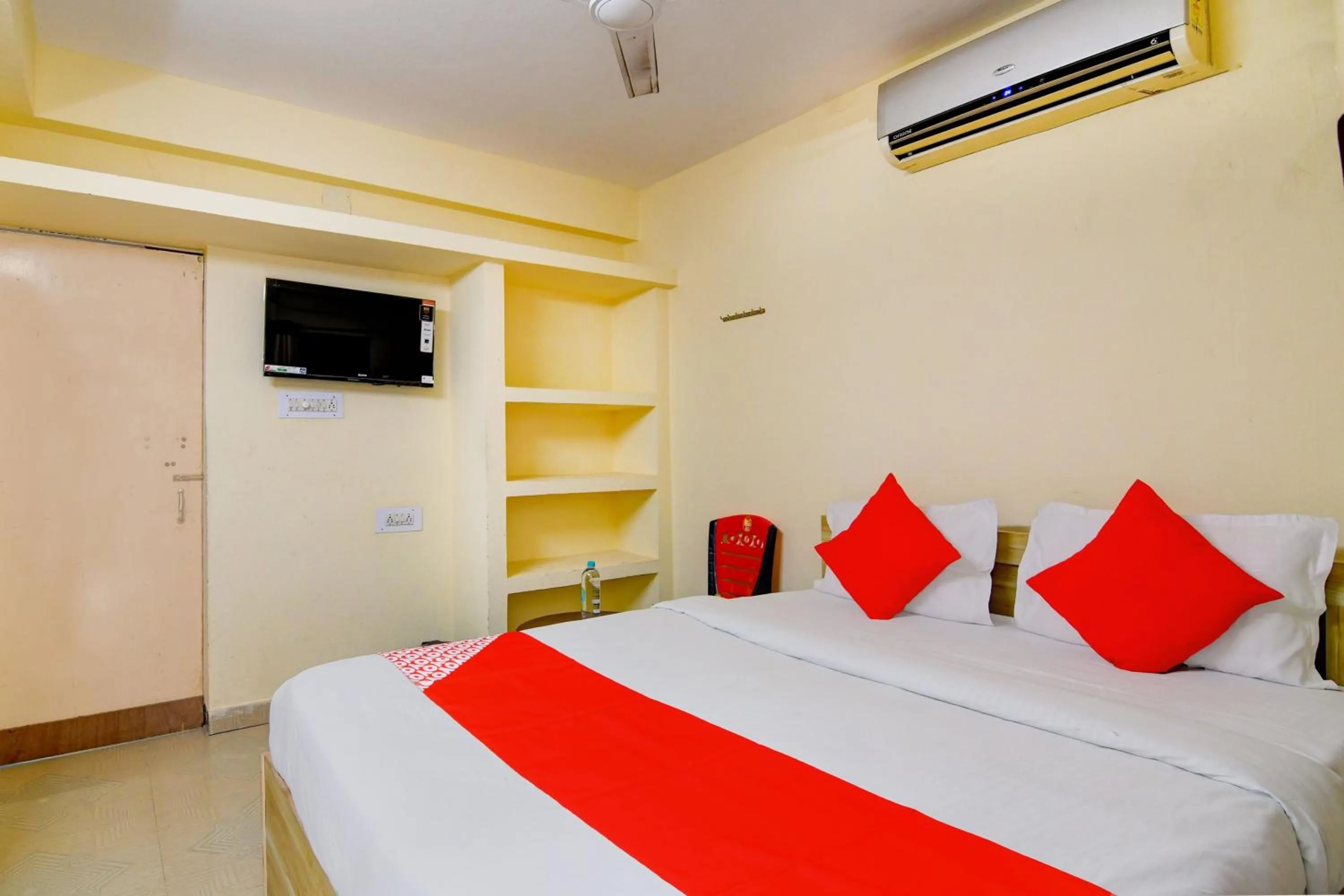 Bedroom, Bed in Hotel O Welcome Stay Guest House