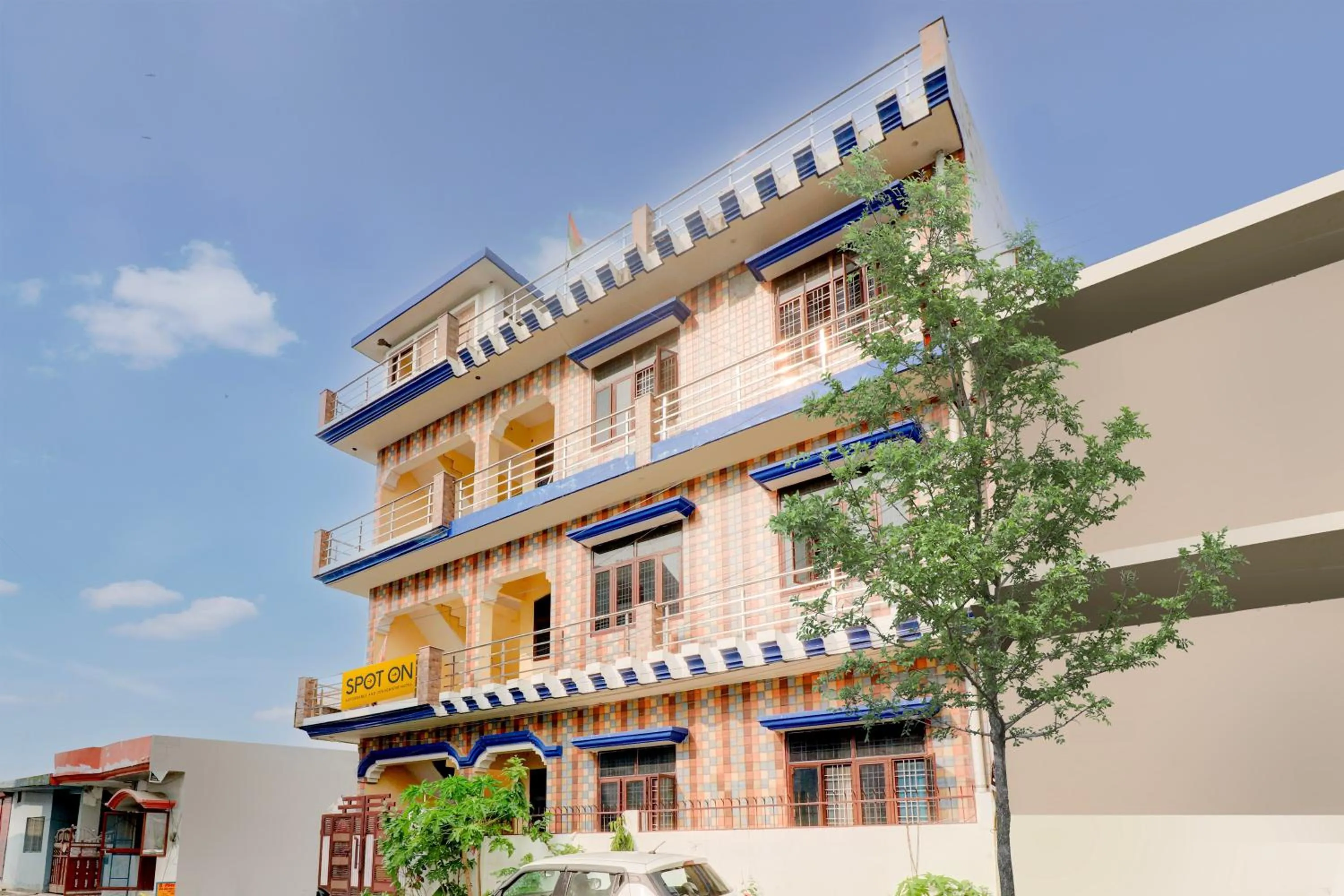 Facade/entrance in Hotel O Chaudhary Guest House