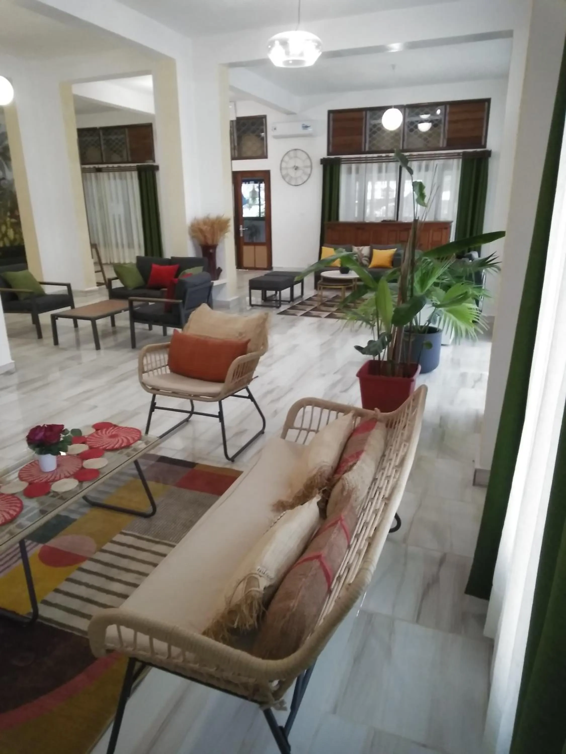 Communal lounge/ TV room in STEPHEN HOTEL