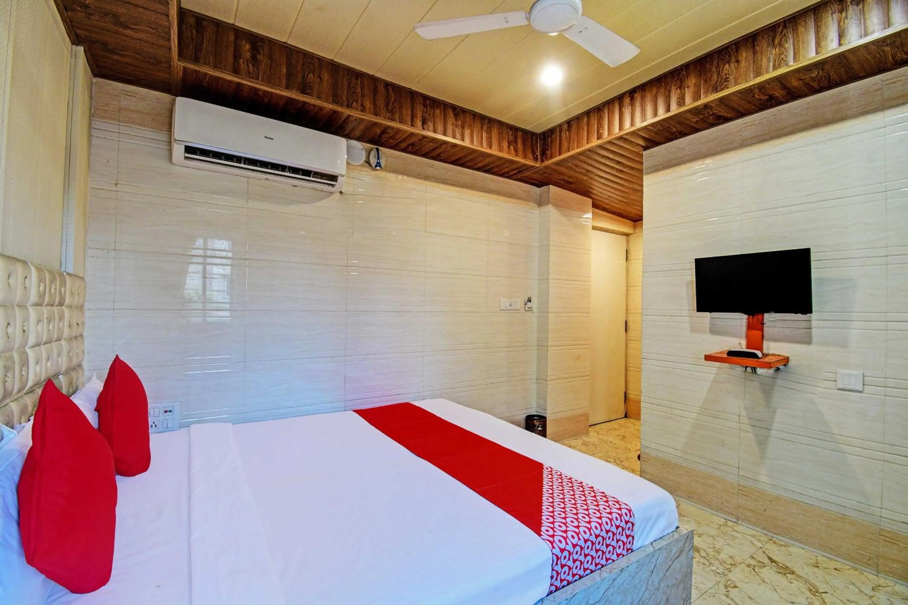 Bedroom, Bed in Super Hotel O Royal Inn