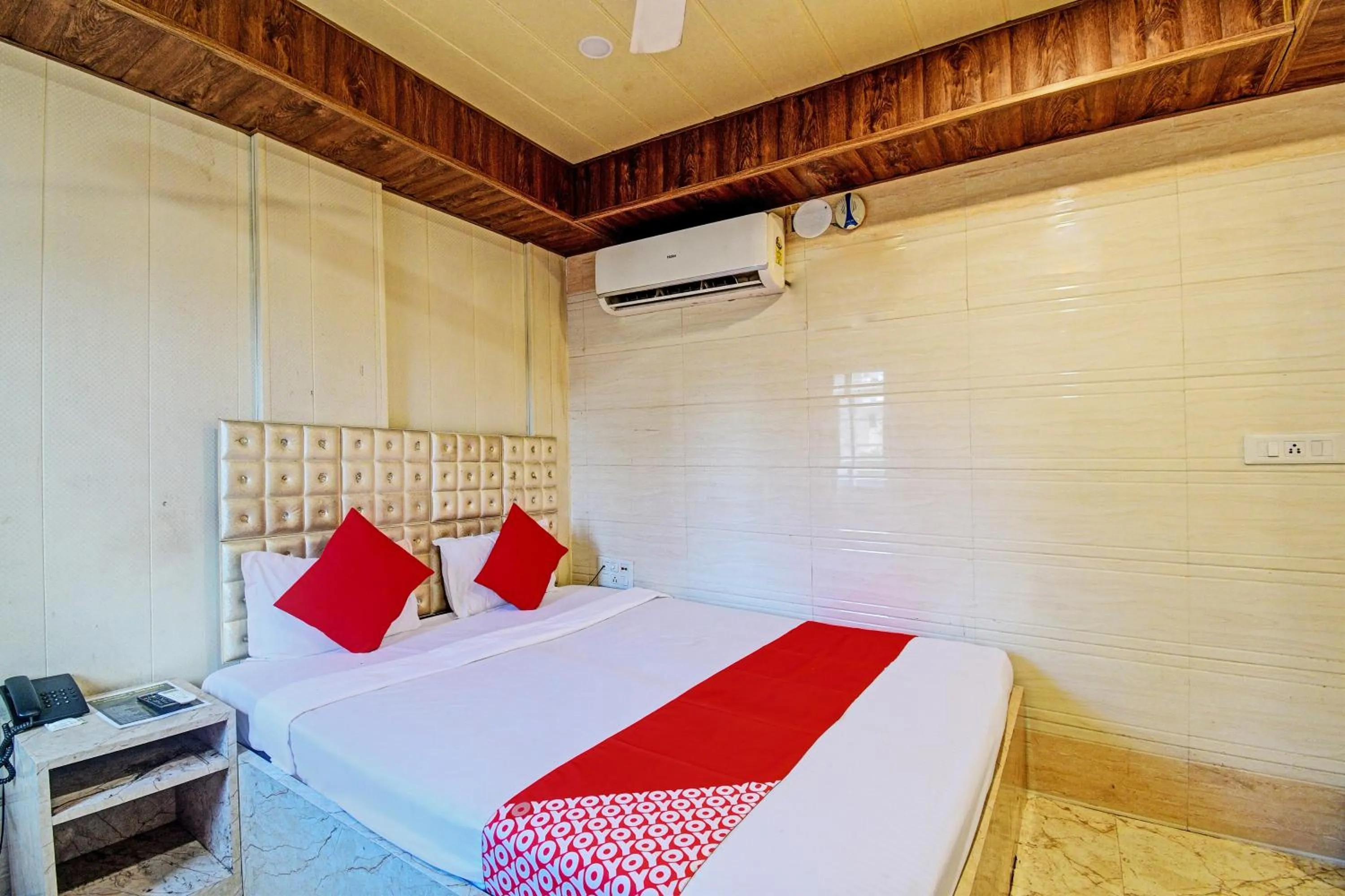 Bedroom, Bed in Super Hotel O Royal Inn