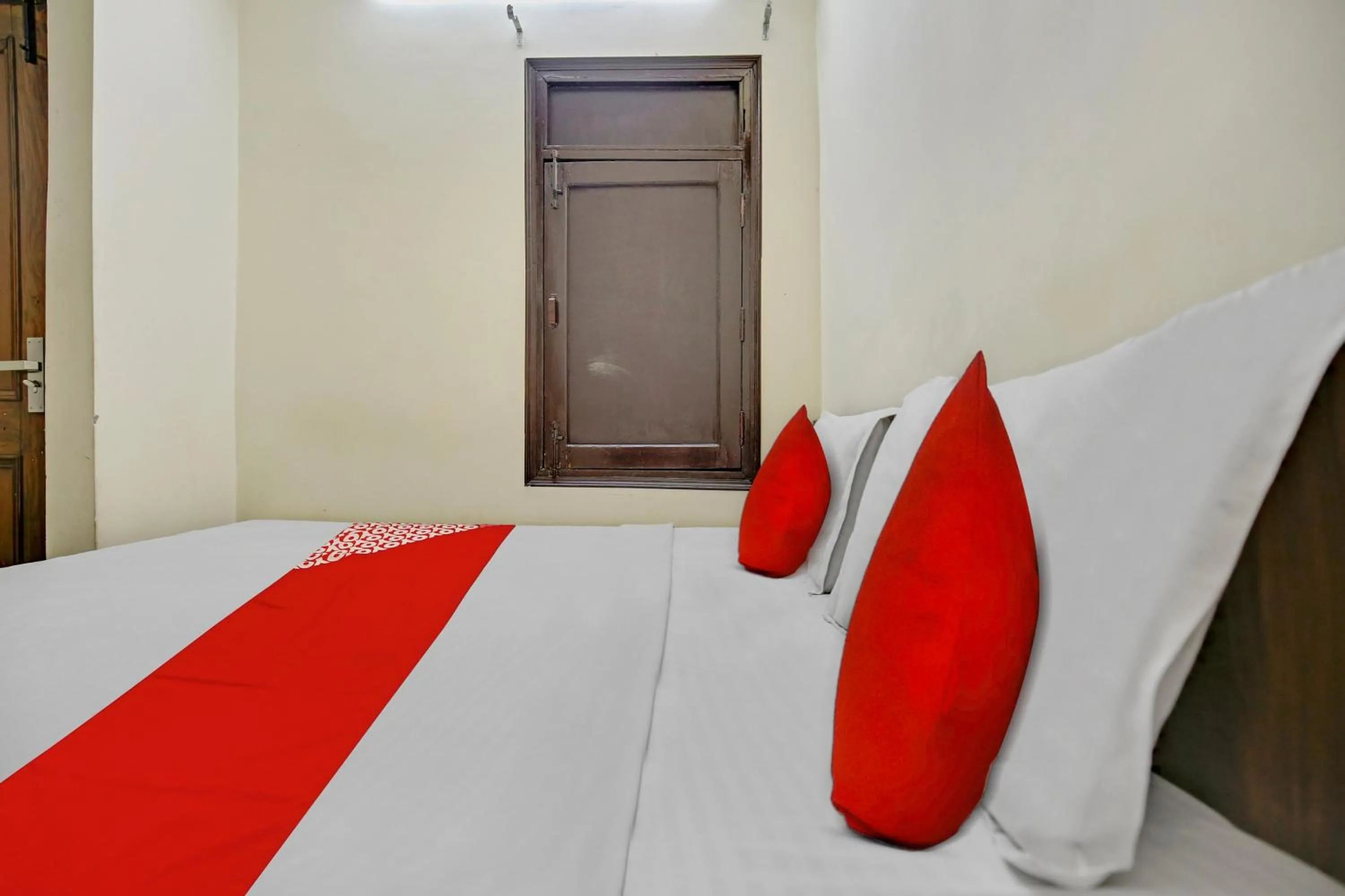 Bedroom in Hotel O Wave Inn Guest House