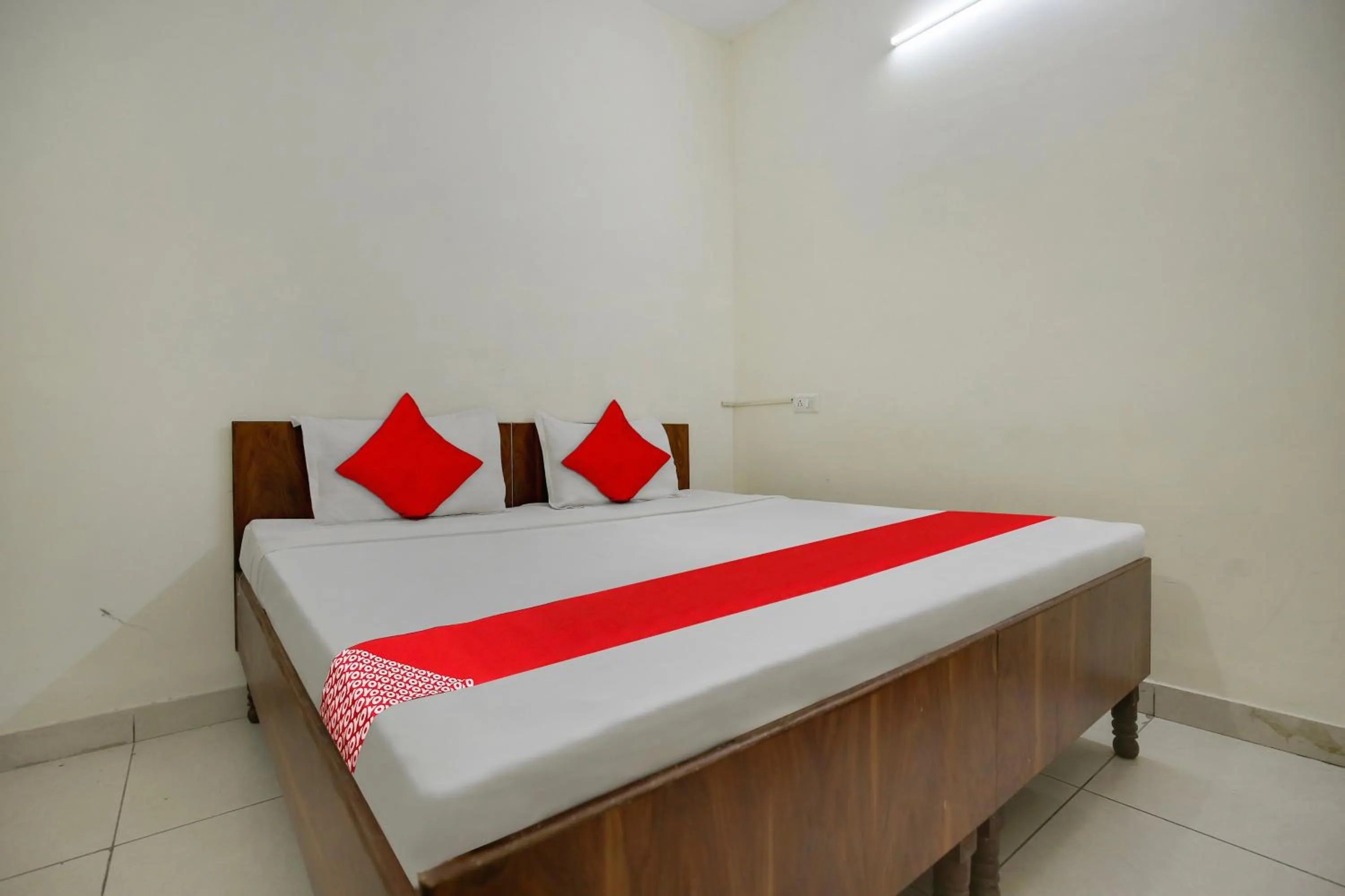 Bedroom in Hotel O Wave Inn Guest House