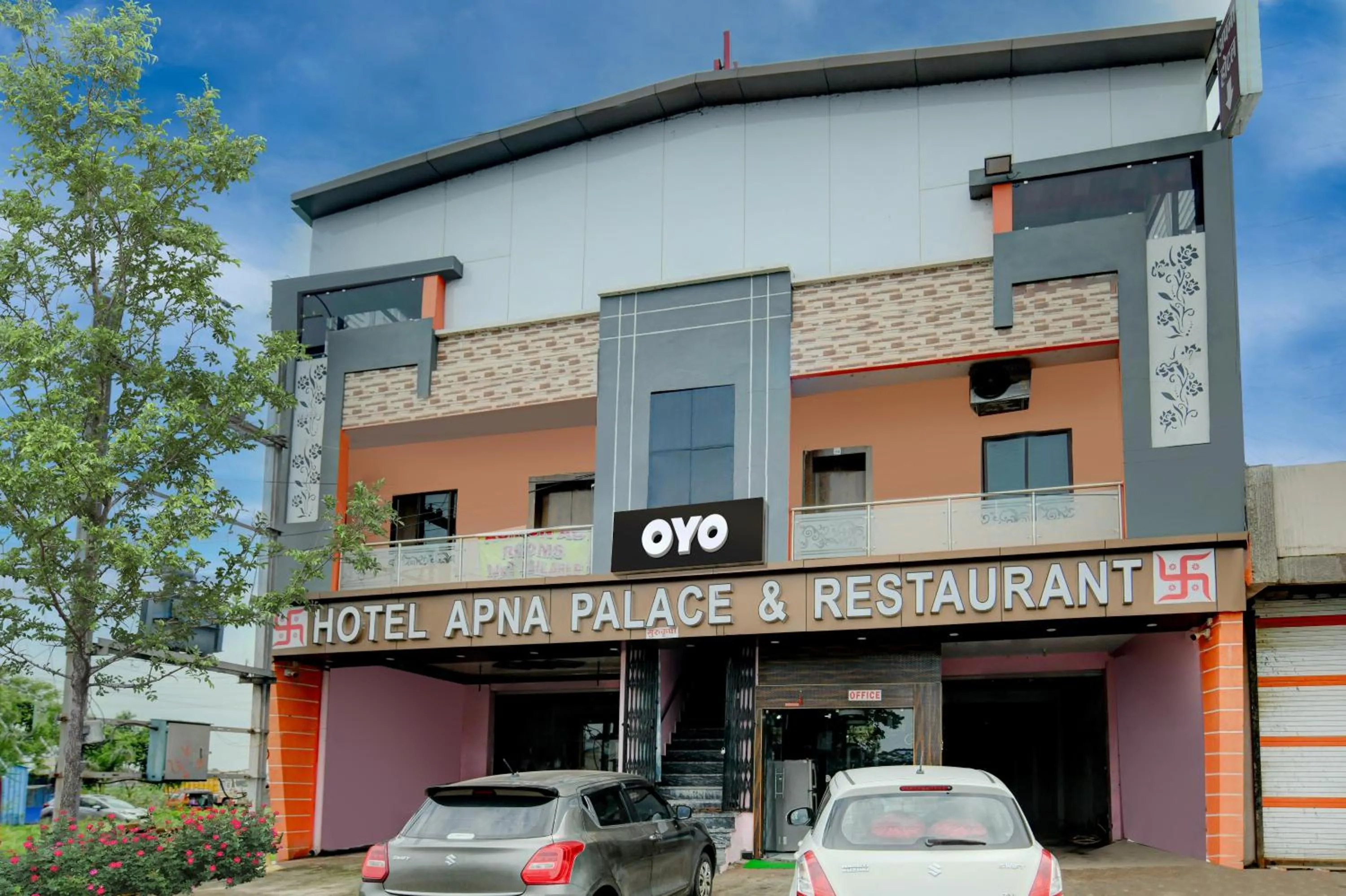 Facade/entrance in Hotel O Apna Palace