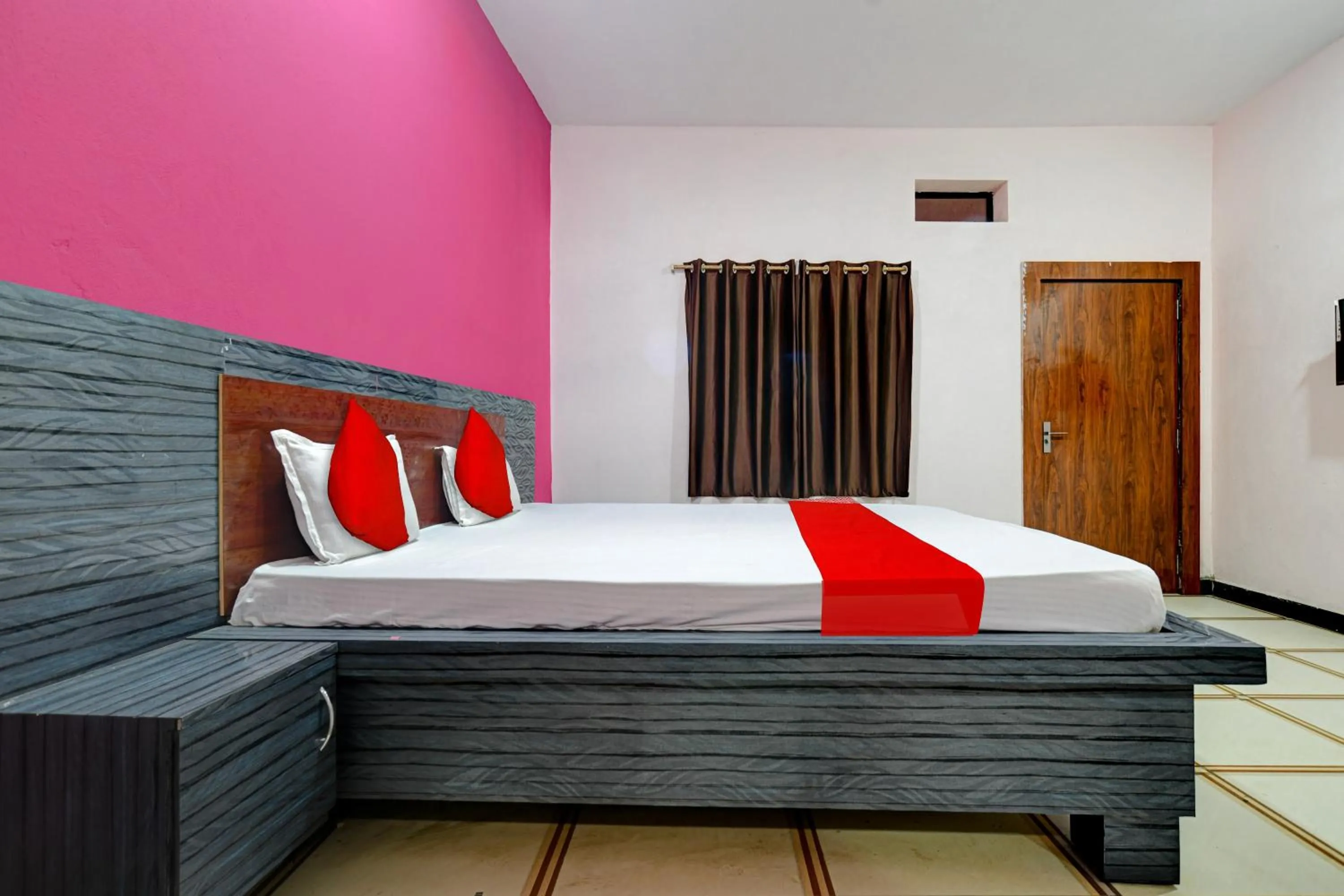 Bedroom, Bed in Hotel O Apna Palace