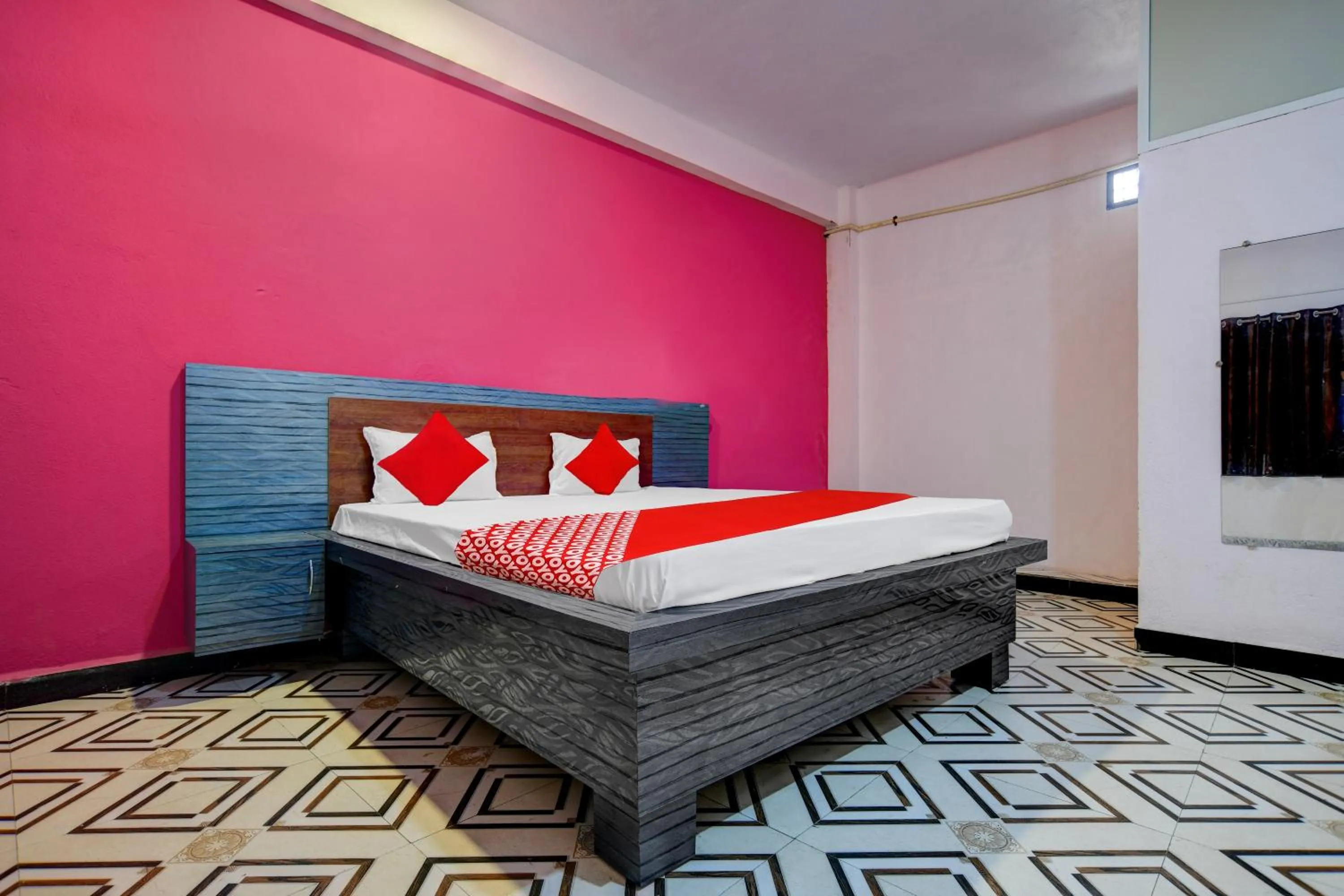 Bedroom, Bed in Hotel O Apna Palace