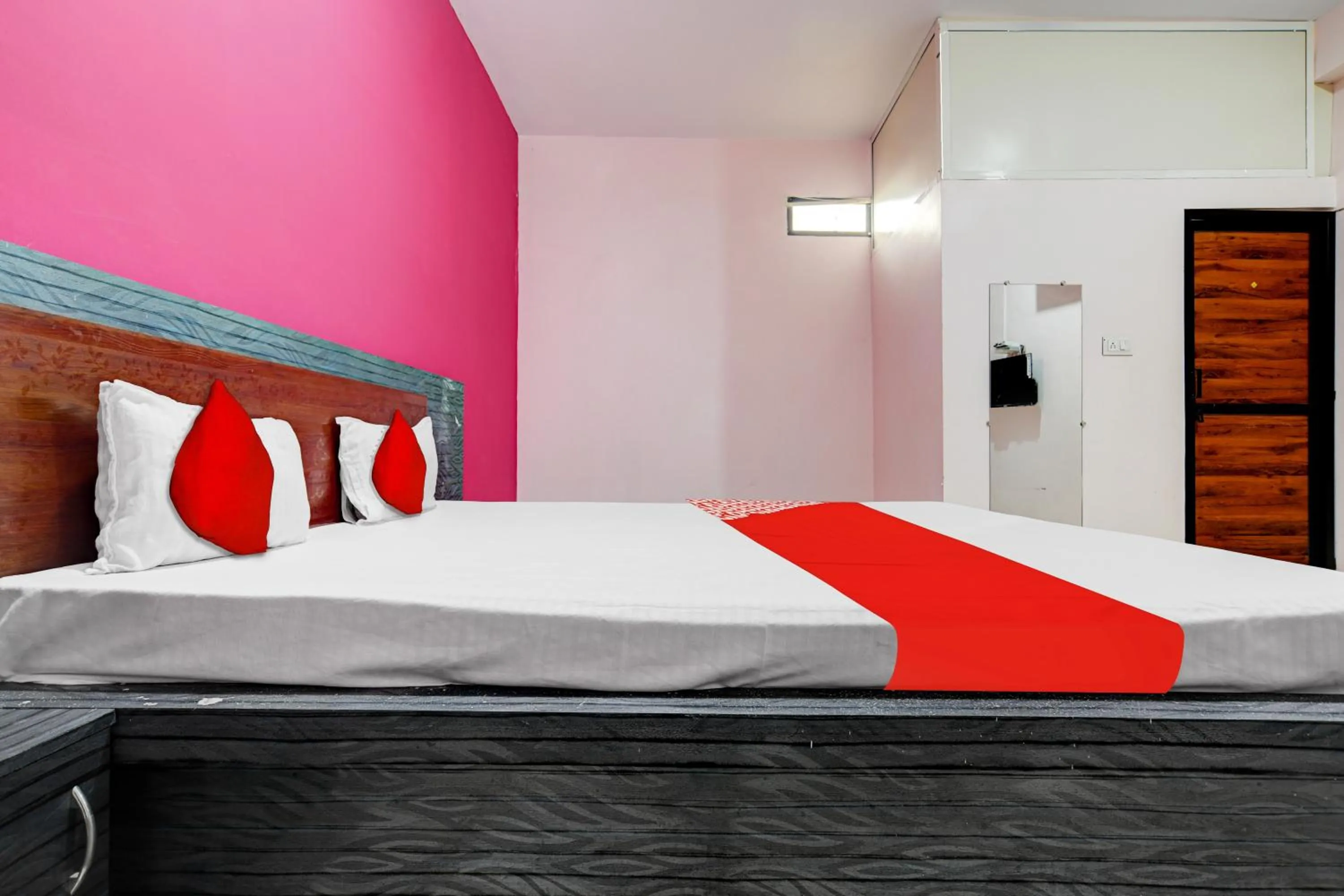 Bedroom, Bed in Hotel O Apna Palace