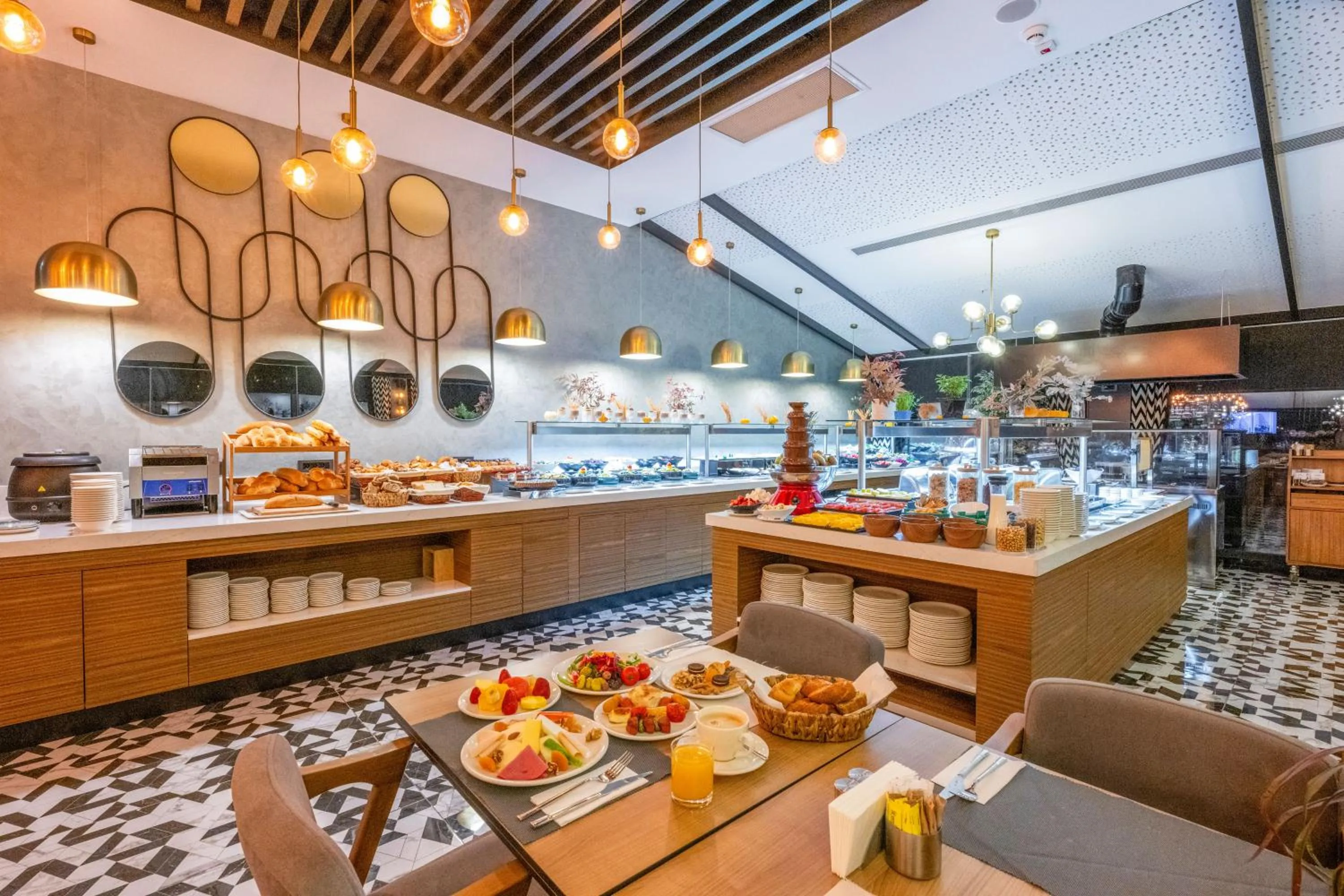 Restaurant/places to eat in Ramada Encore by Wyndham Istanbul Sisli