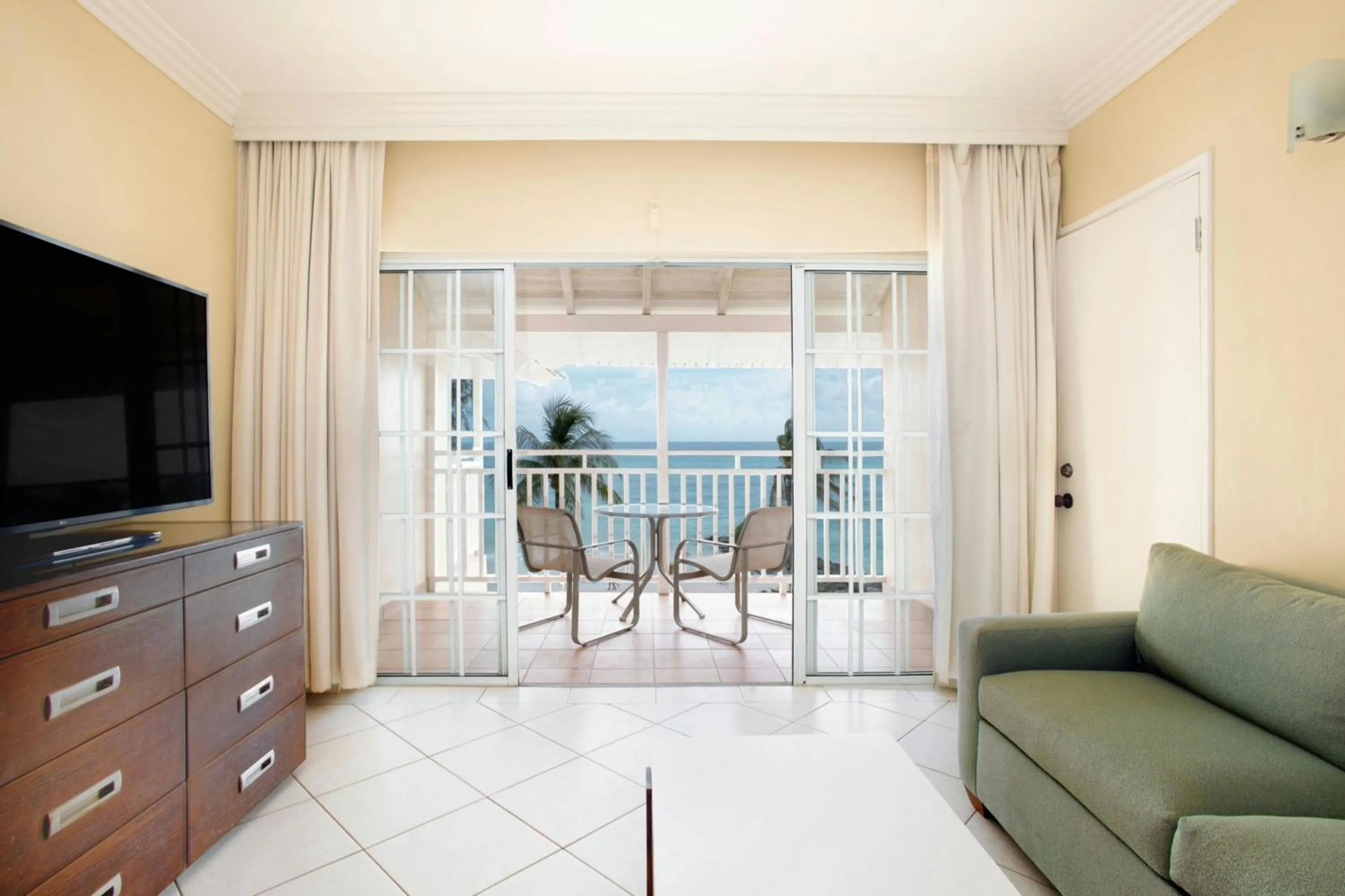 Living room in Turtle Beach, a Tribute Portfolio All Inclusive Hotel