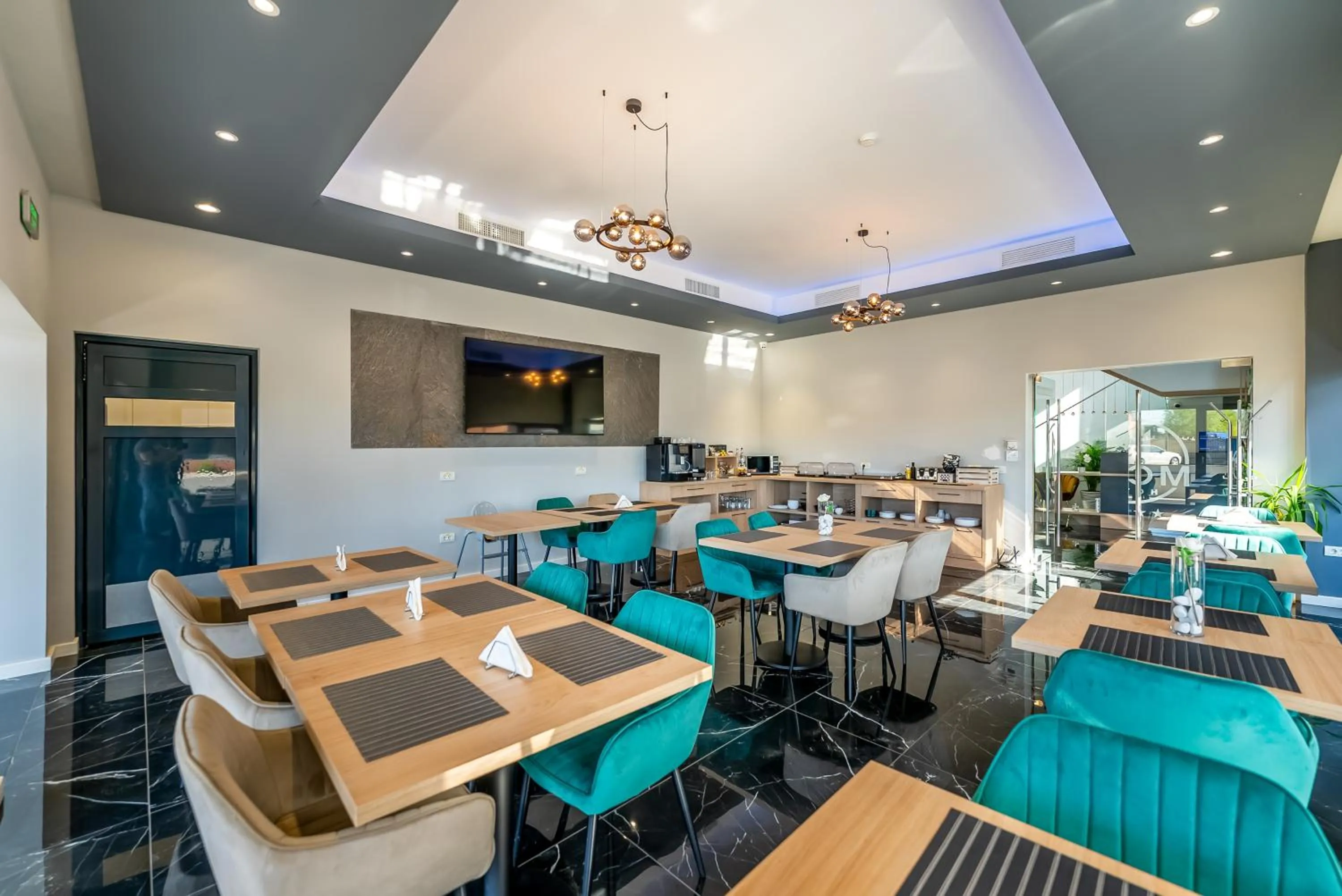 Food in M City Aparthotel