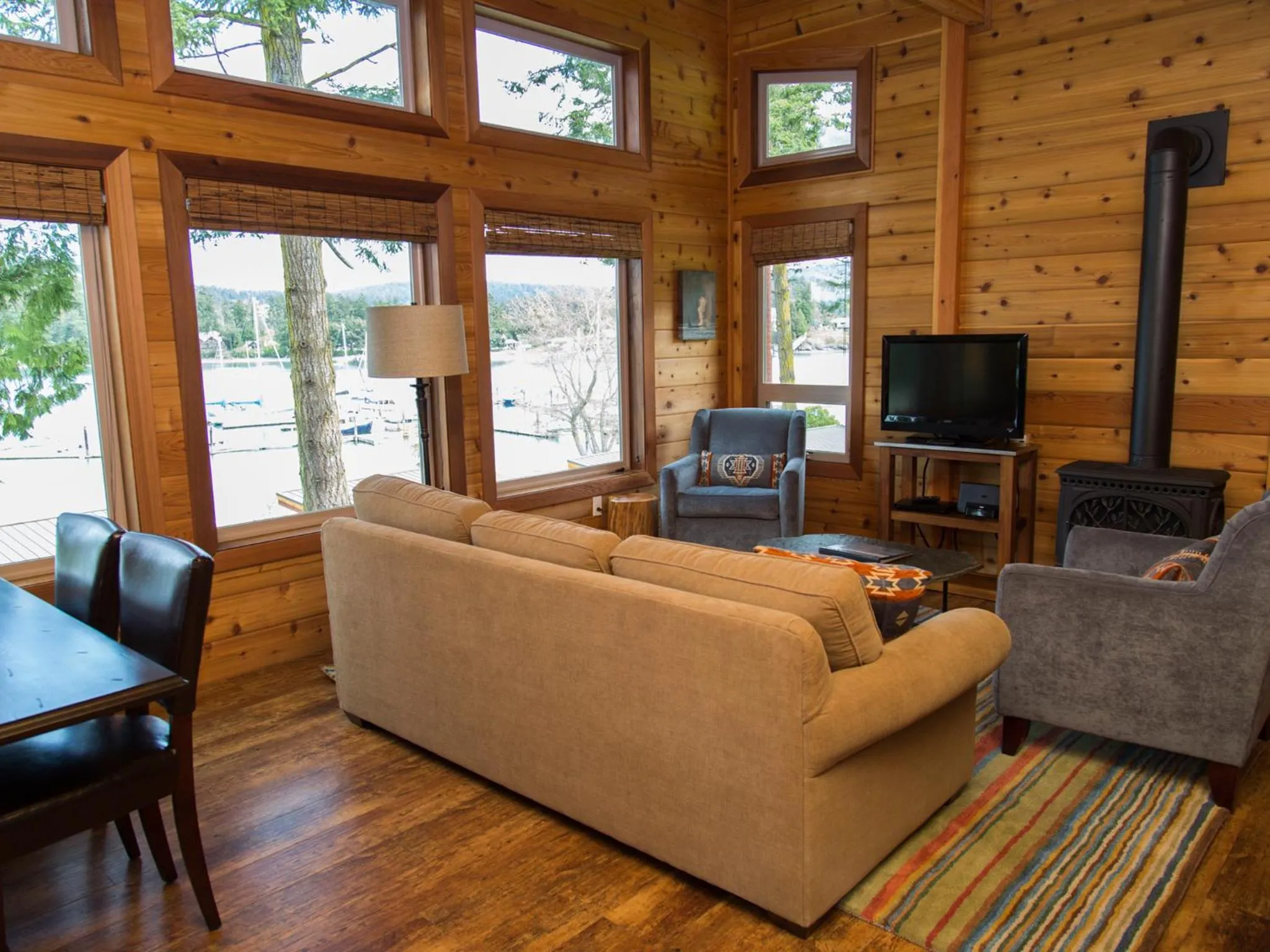 Living room in Snug Harbor Resort and Marina