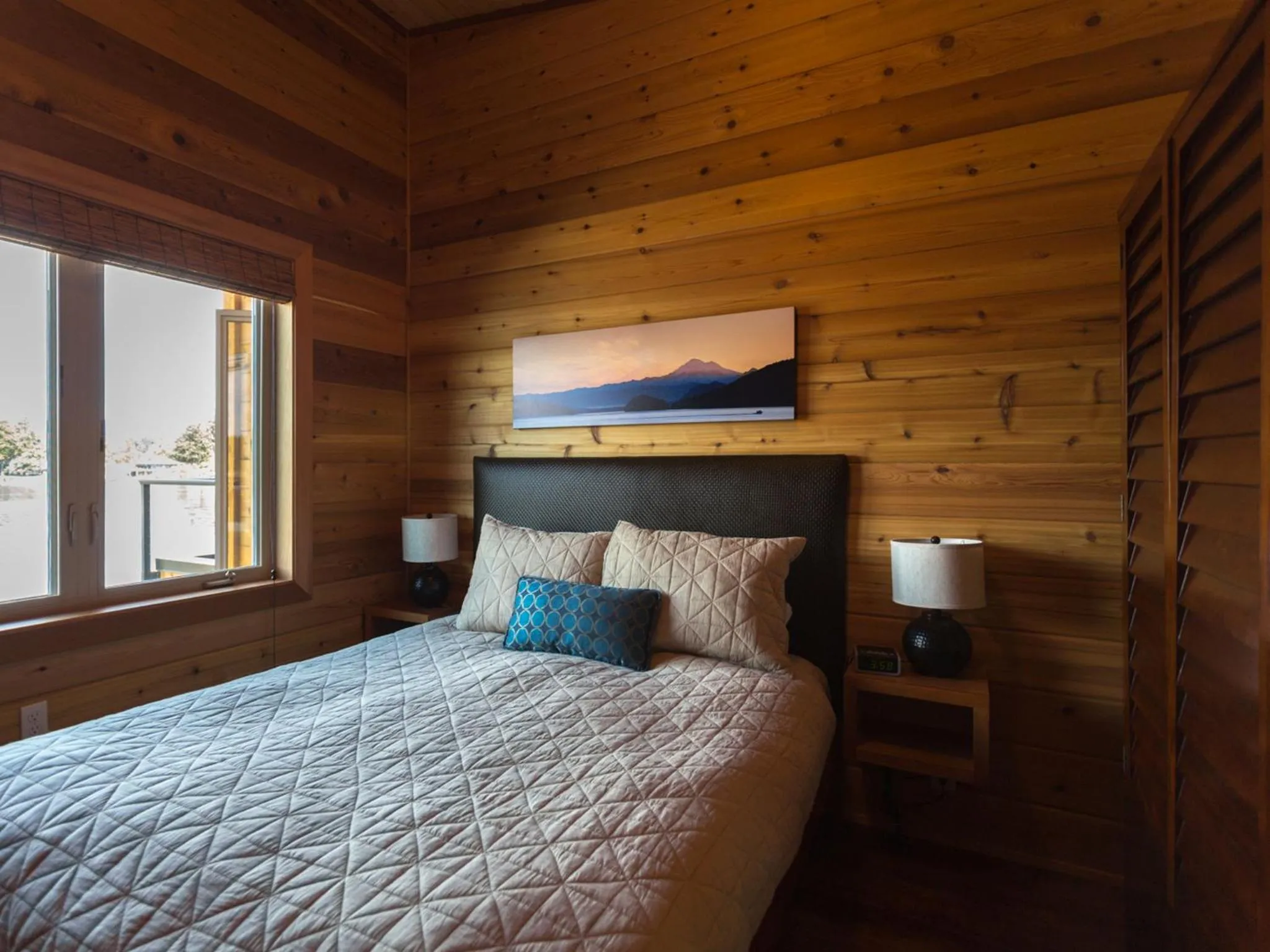 Bedroom, Bed in Snug Harbor Resort and Marina