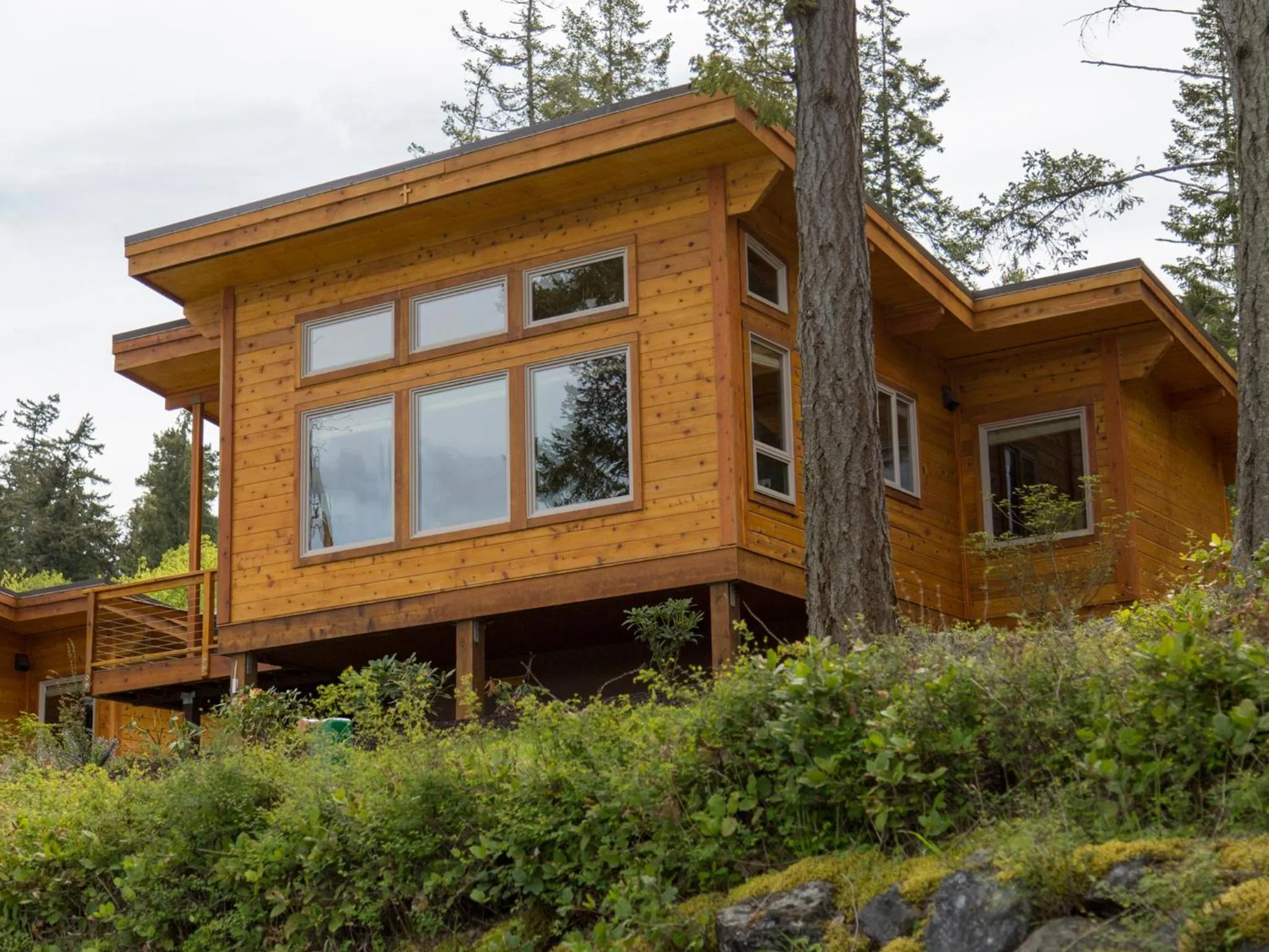 Facade/entrance in Snug Harbor Resort and Marina