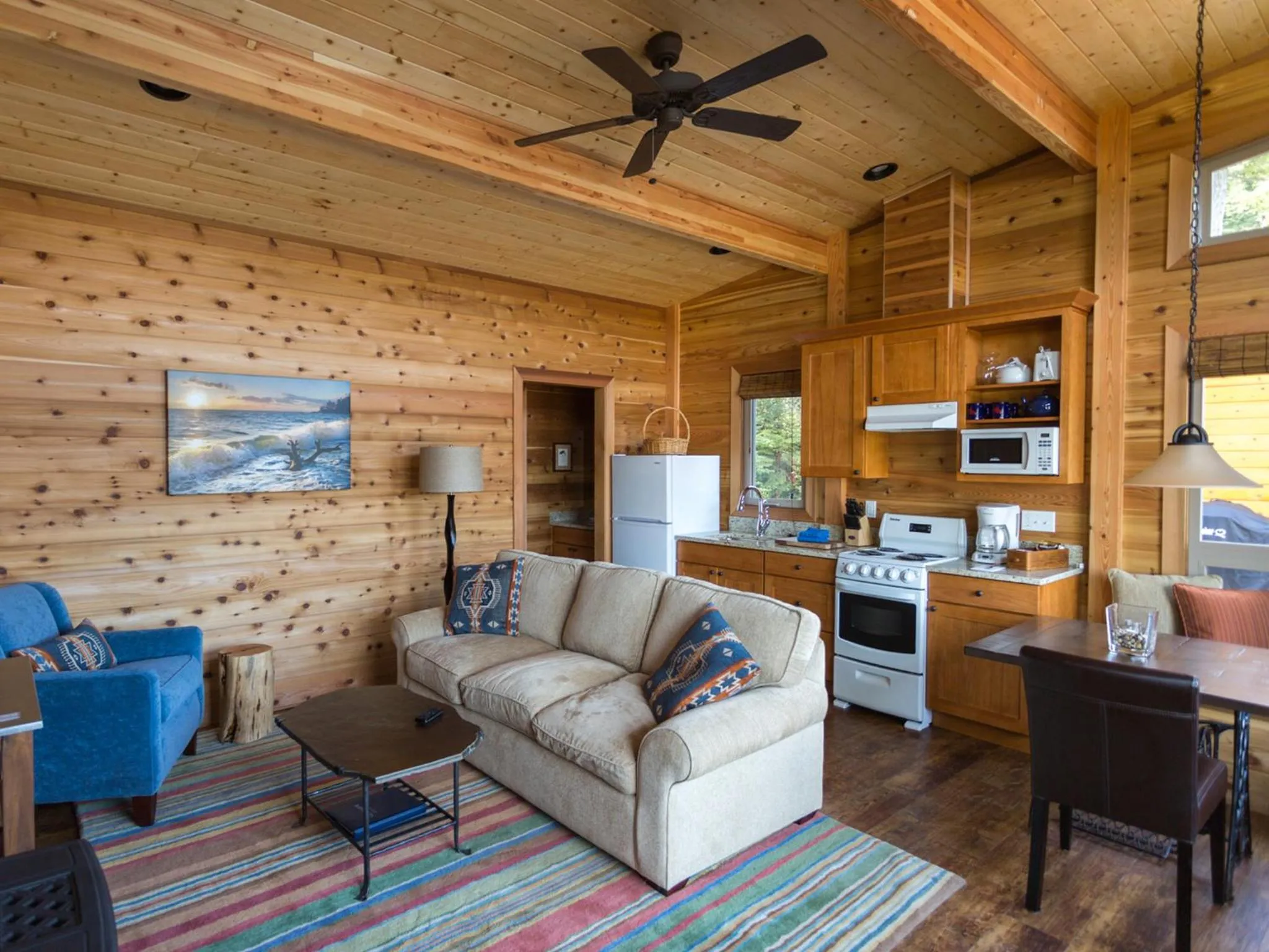 Living room in Snug Harbor Resort and Marina