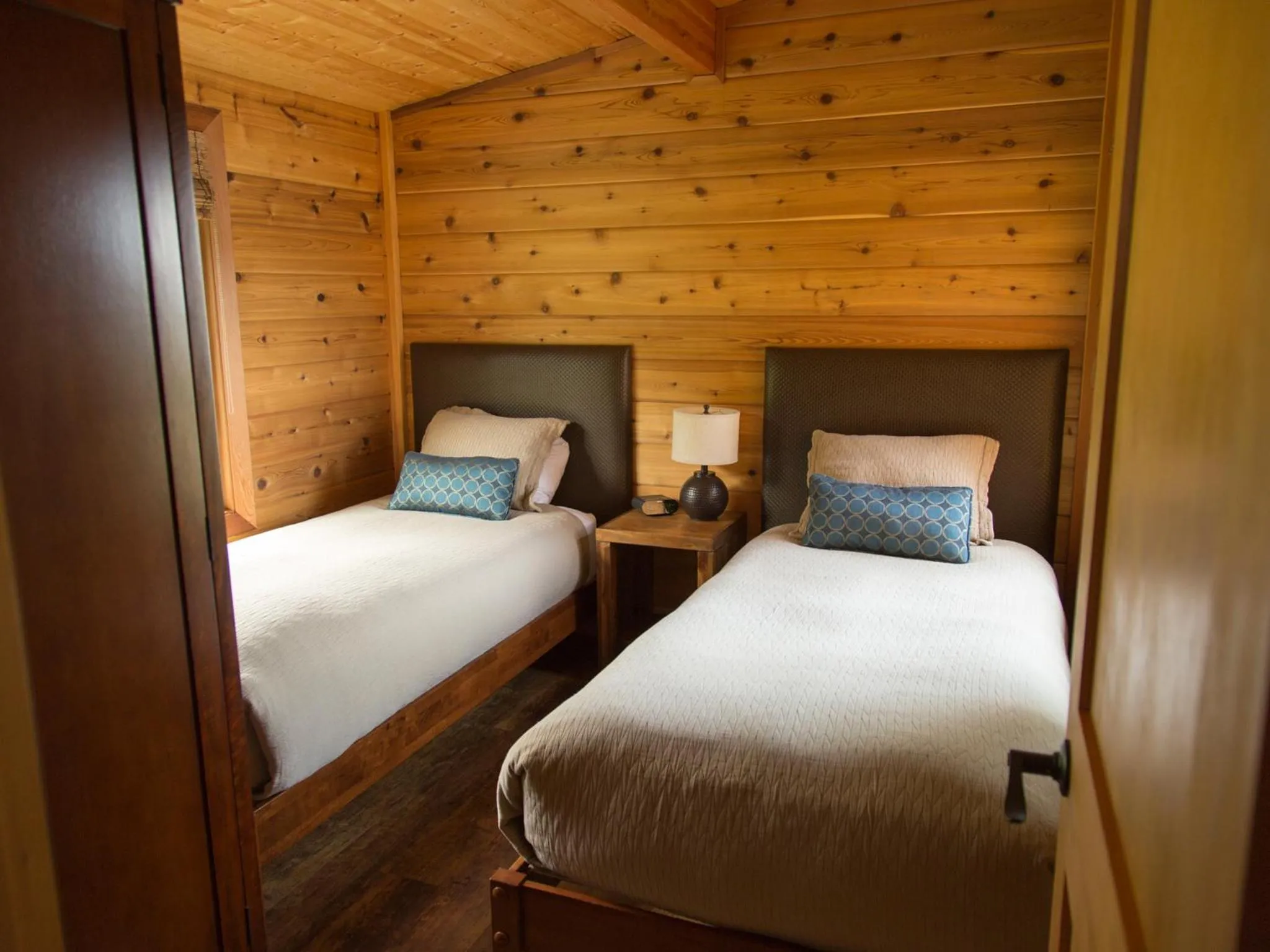 Bed in Snug Harbor Resort and Marina