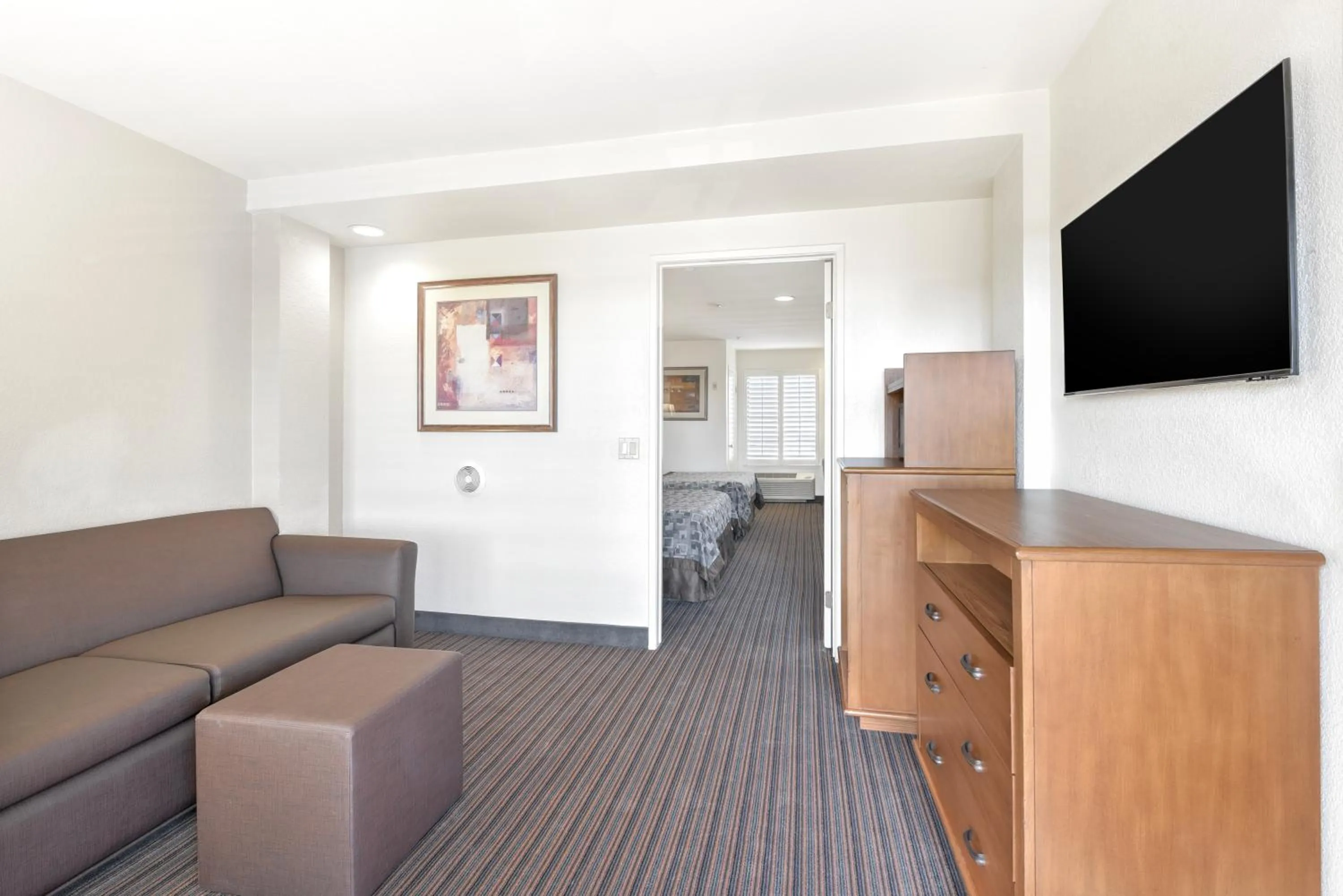 Anaheim Desert Inn & Suites