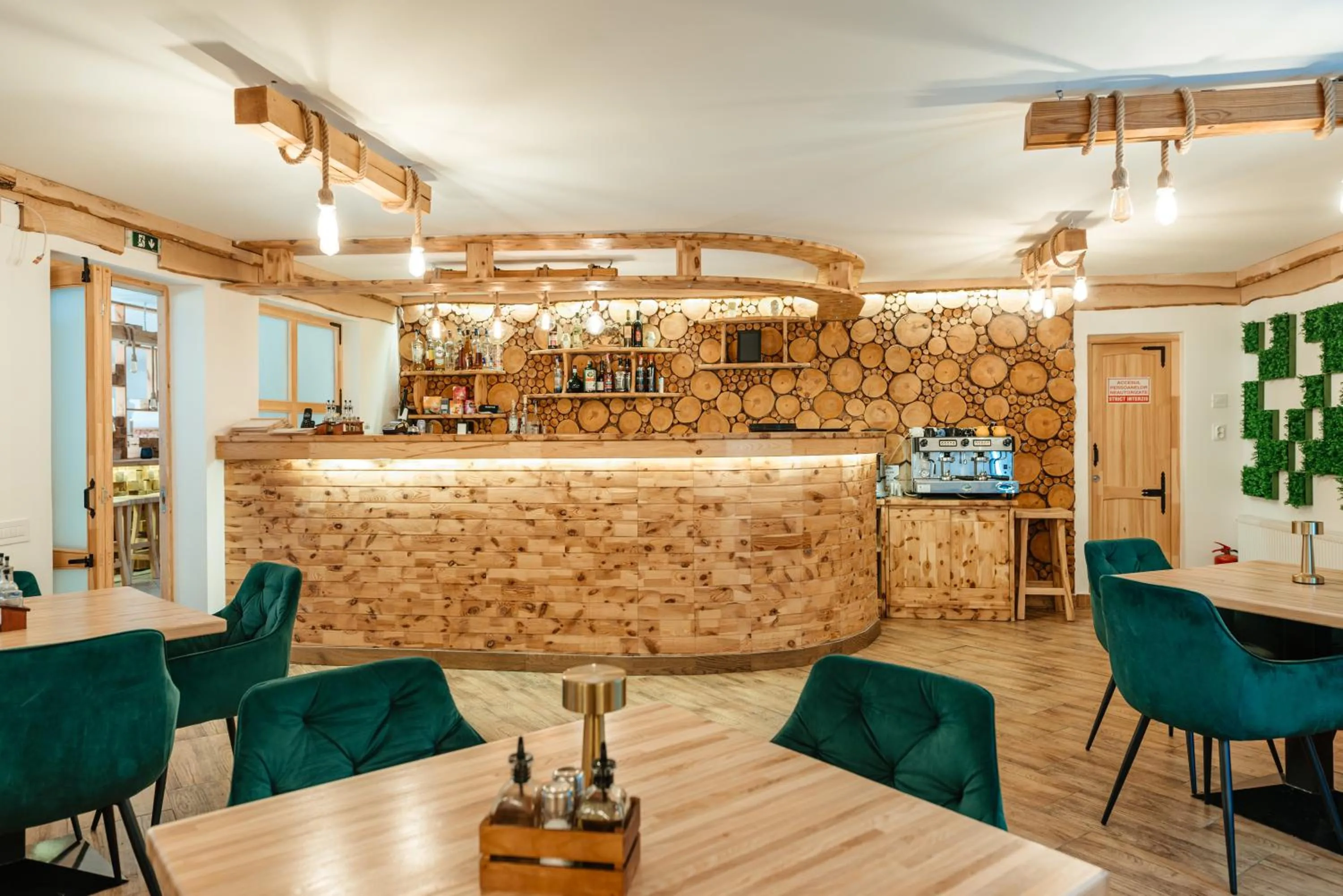 Restaurant/places to eat in Terra Resort