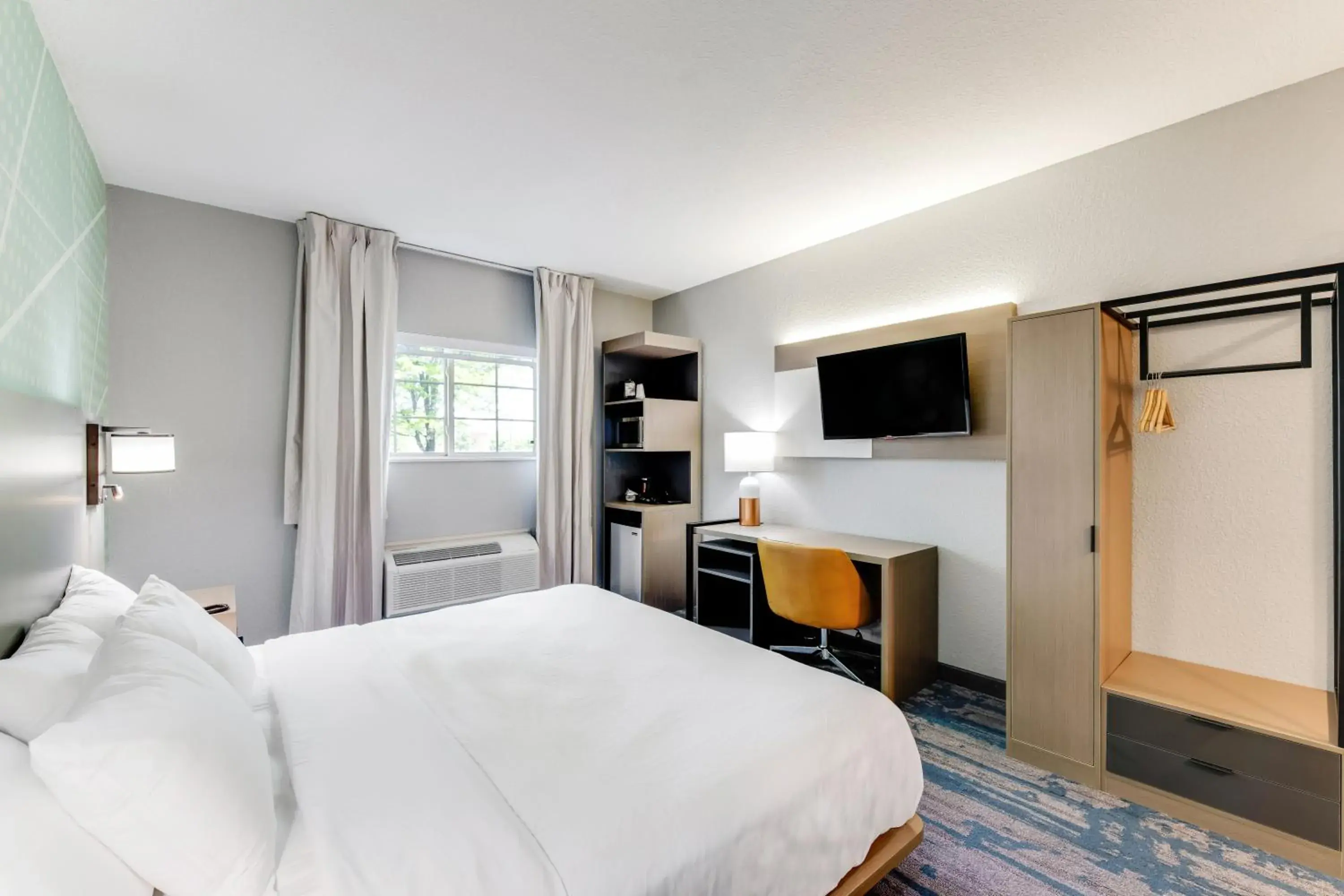 King Room with Tub - Disability Access/Non Smoking in Comfort Inn & Suites Weston - Wausau King Room with Tub - Disability Access/Non Smoking in Comfort Inn & Suites Weston - Wausau