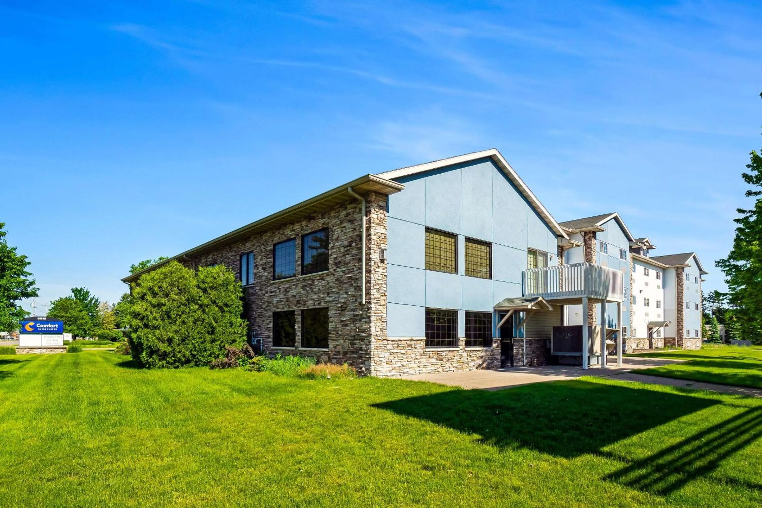 Property building in Comfort Inn & Suites Weston - Wausau