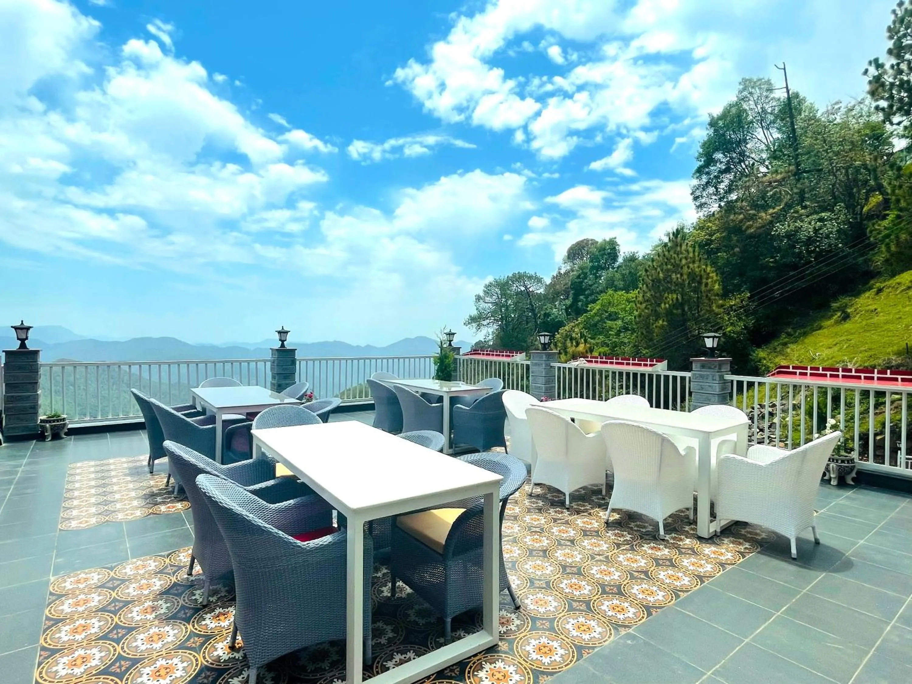 Restaurant/places to eat in Hotel Wood Stock Luxury - A Boutique Property - Penthouse - Open Air Restaurant & Terrace