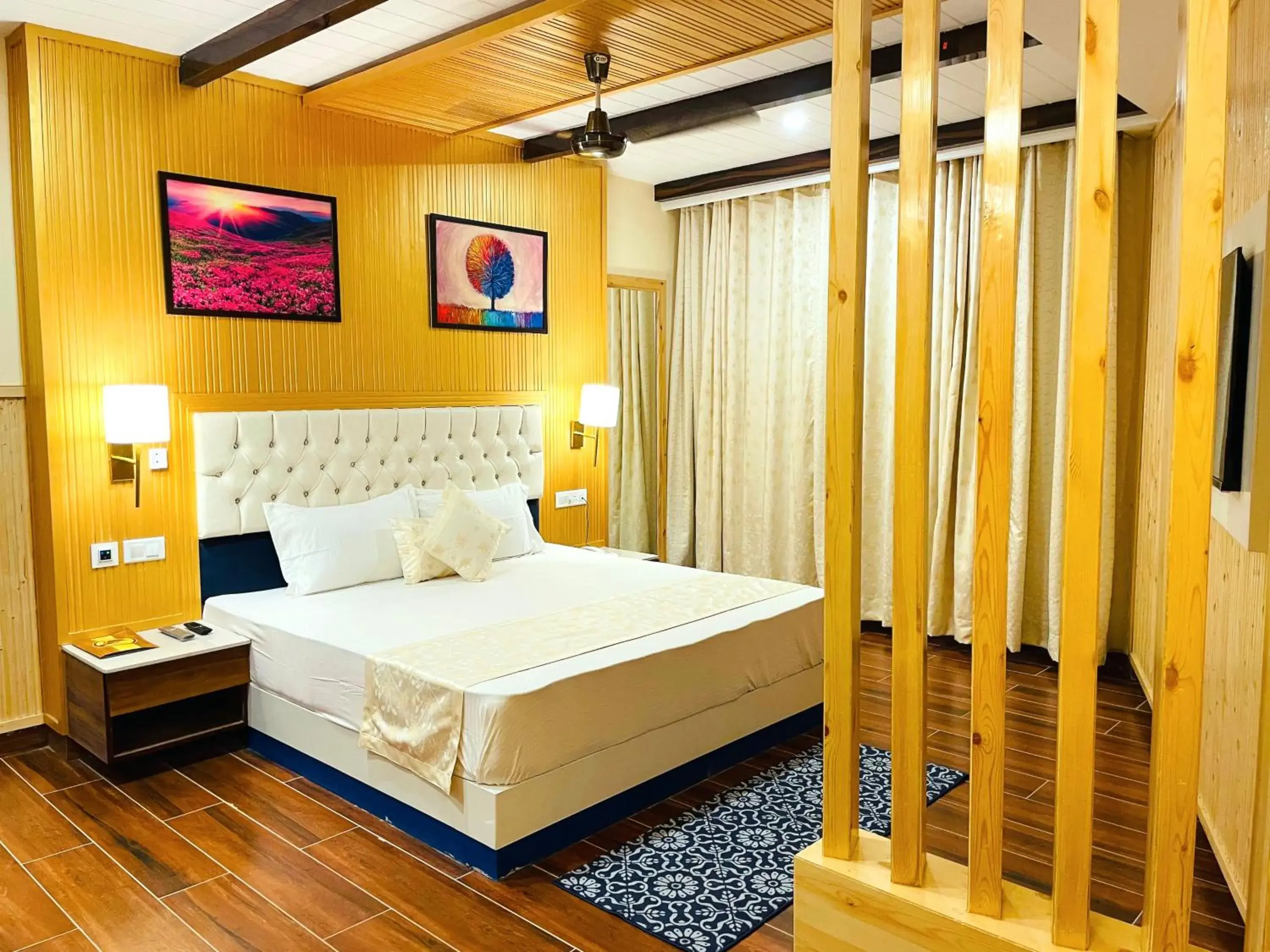 Deluxe Room in Hotel Wood Stock Luxury - A Boutique Property - Penthouse - Open Air Restaurant & Terrace Deluxe Room in Hotel Wood Stock Luxury - A Boutique Property - Penthouse - Open Air Restaurant & Terrace