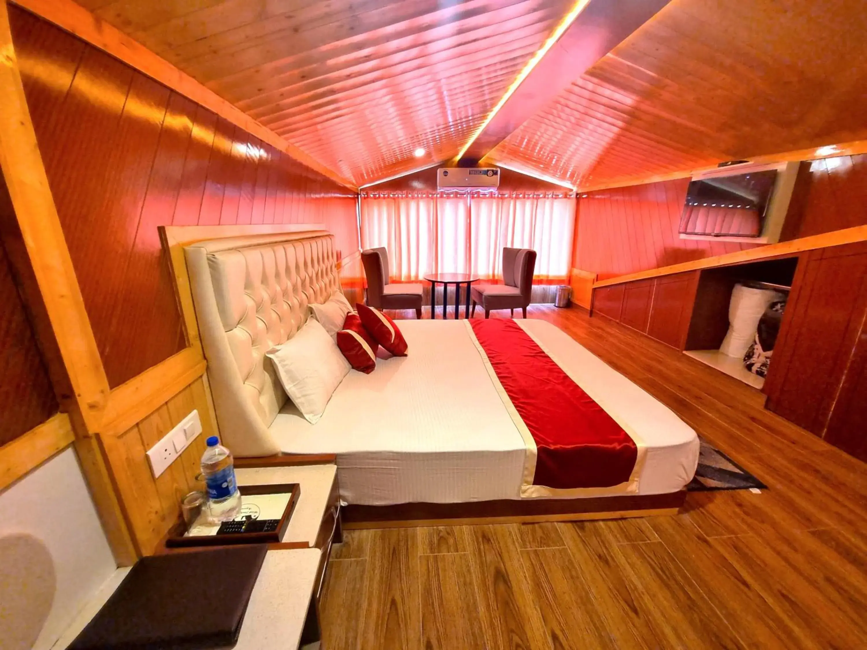 Penthouse Apartment in Hotel Wood Stock Luxury - A Boutique Property - Penthouse - Open Air Restaurant & Terrace Penthouse Apartment in Hotel Wood Stock Luxury - A Boutique Property - Penthouse - Open Air Restaurant & Terrace